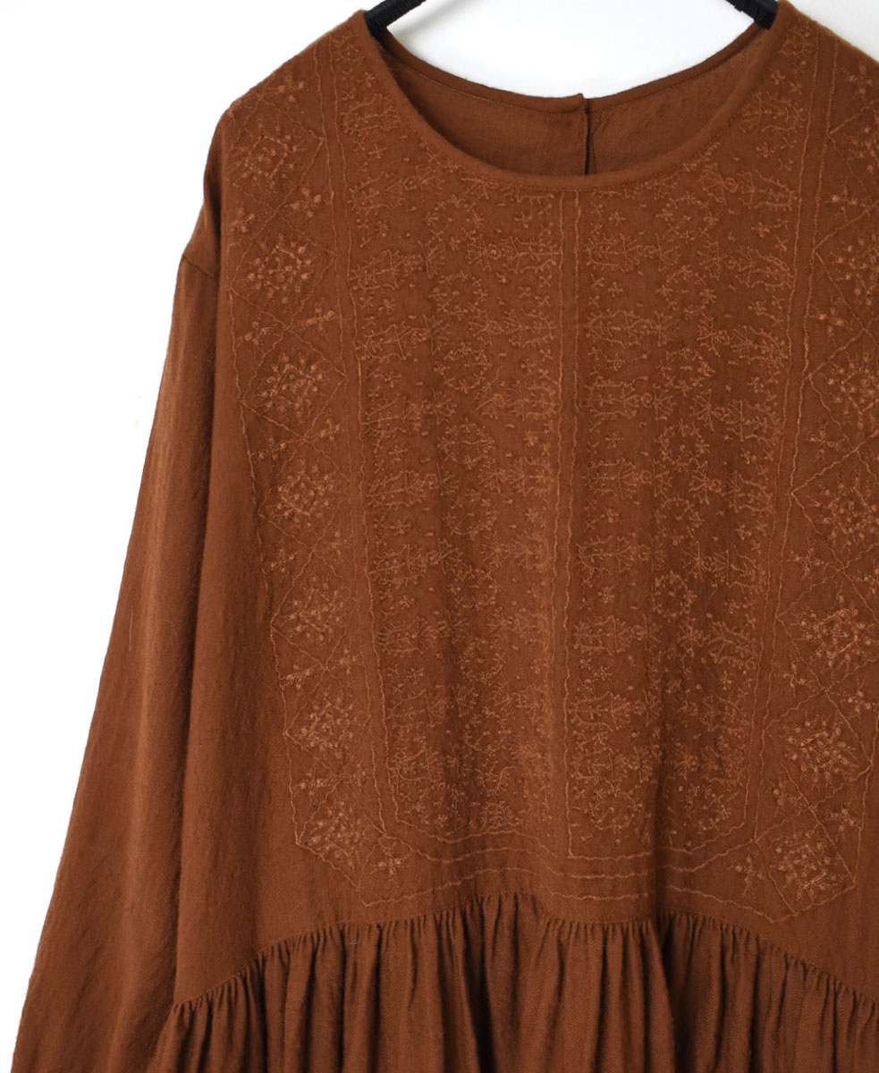 NMDS22571 (ワンピース) BOILED WOOL PLAIN BACK OPENING EMB DRESS