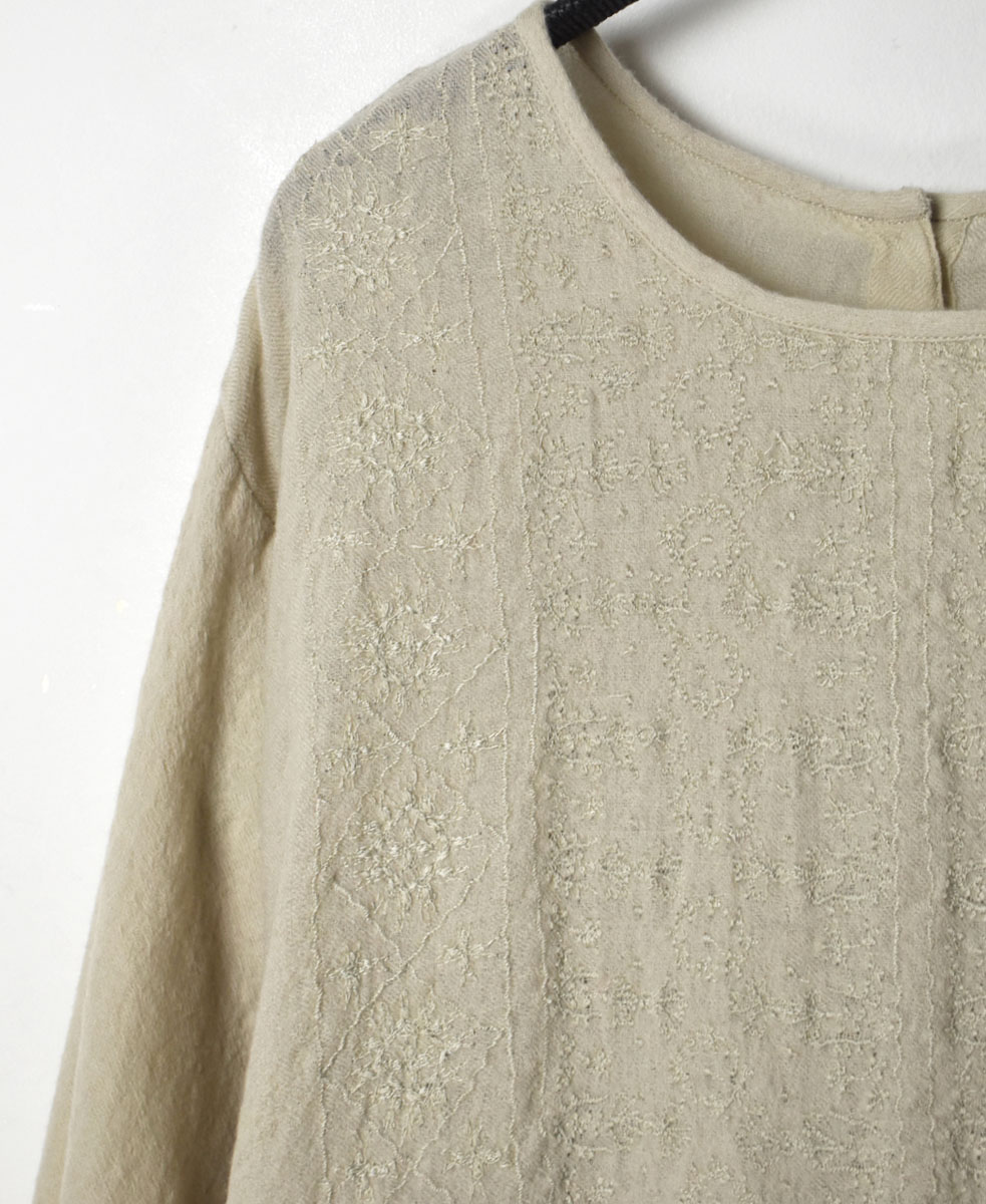 NMDS22571 (ワンピース) BOILED WOOL PLAIN BACK OPENING EMB DRESS