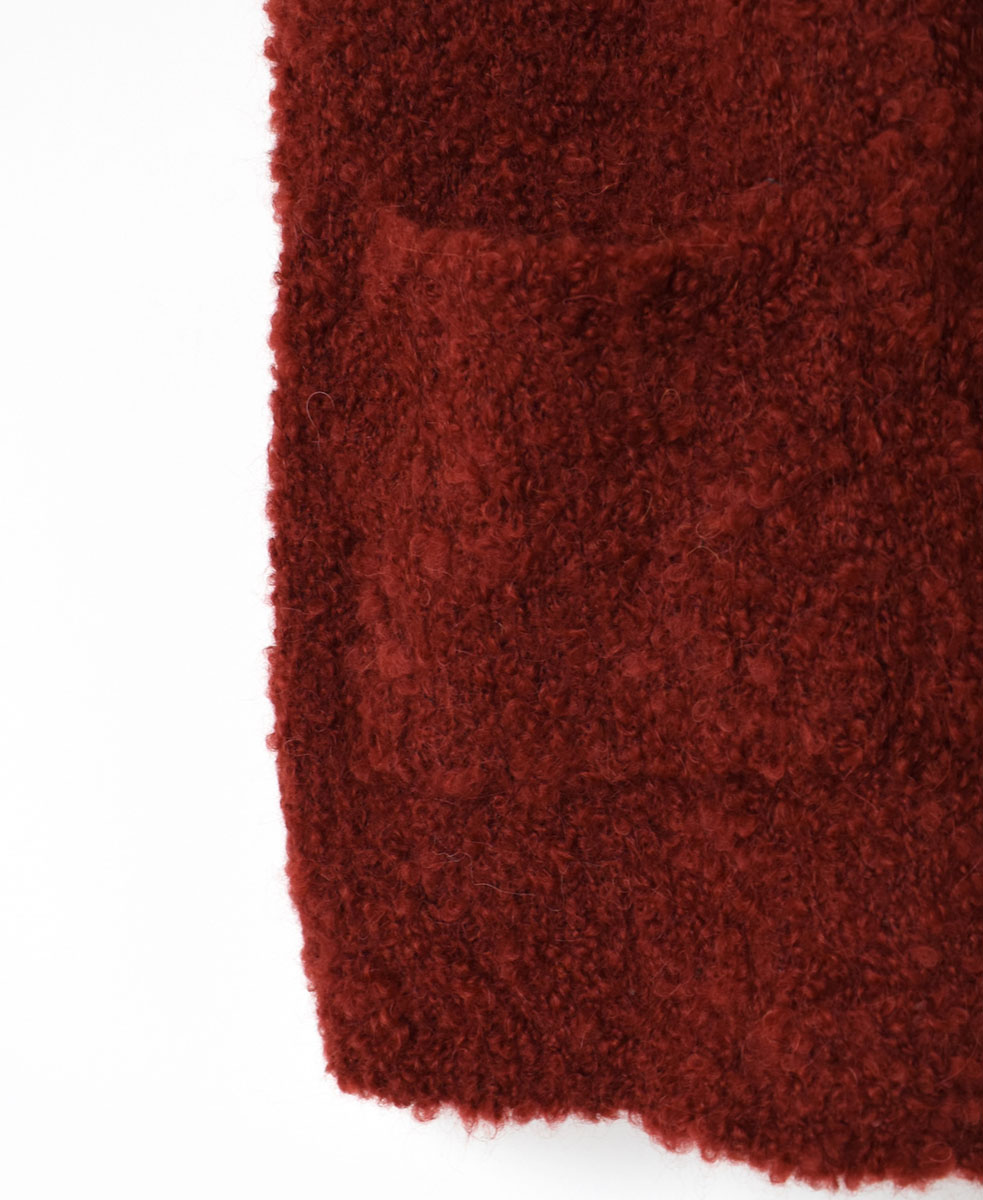 CNMDS2251A (ベスト) BOUCLE V-NECK VEST WITH PIN