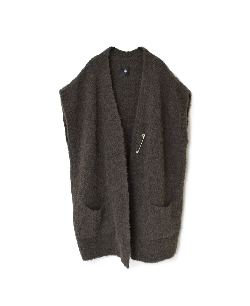 CNMDS2251A (ベスト) BOUCLE V-NECK VEST WITH PIN