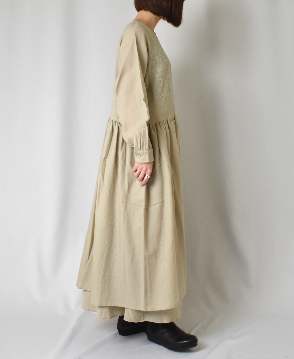 NMDS22571 (ワンピース) BOILED WOOL PLAIN BACK OPENING EMB DRESS