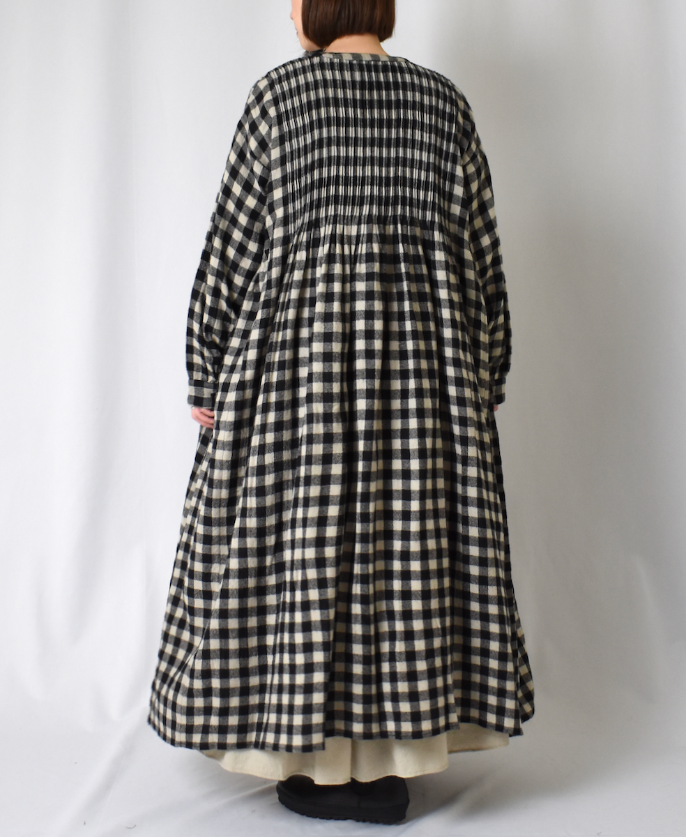 NMDS23594 (ワンピース) BOILED WOOL BIG GINGHAM CHECK V-NECK DRESS WITH MINI PINTUCK