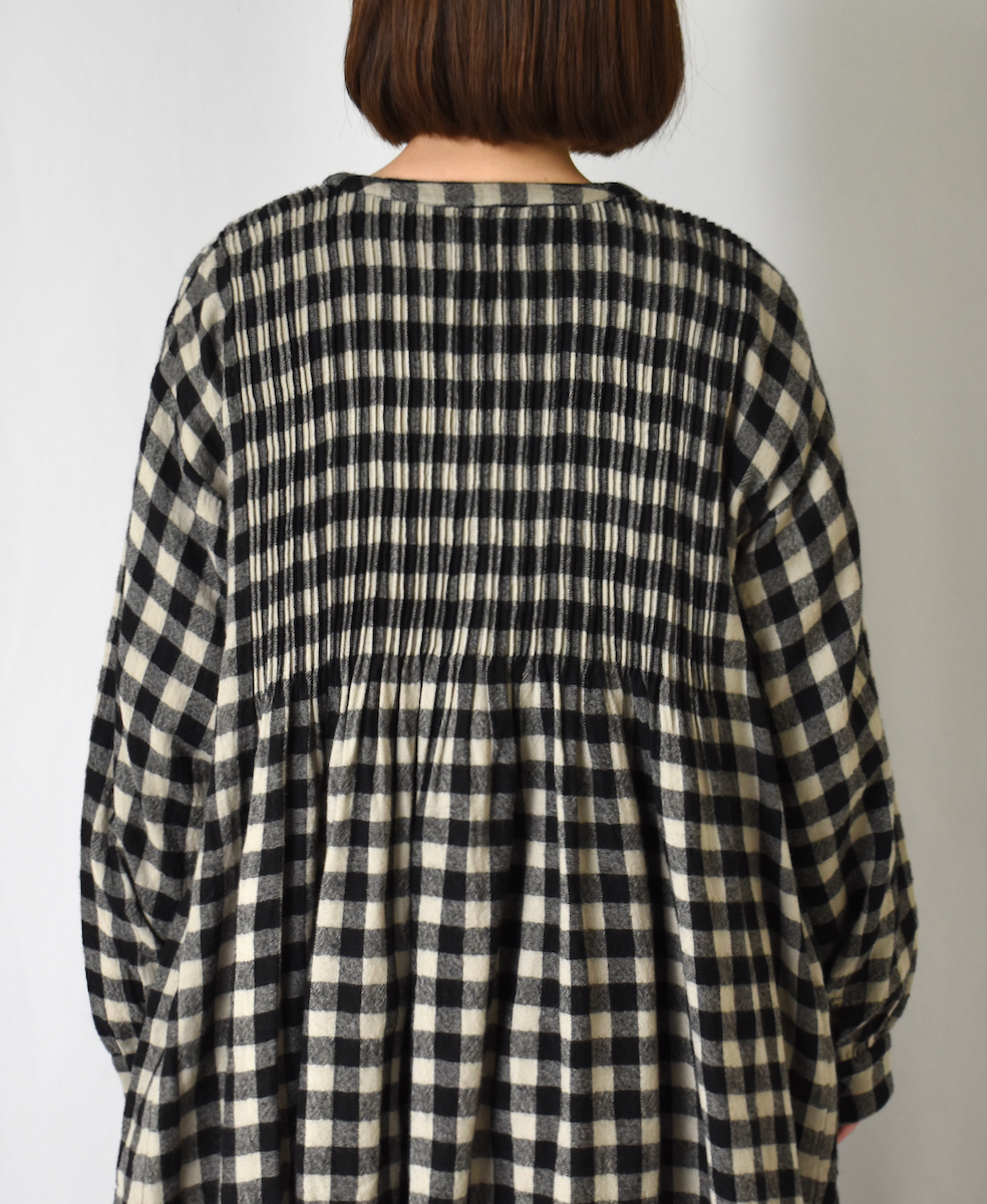 NMDS23594 (ワンピース) BOILED WOOL BIG GINGHAM CHECK V-NECK DRESS WITH MINI PINTUCK