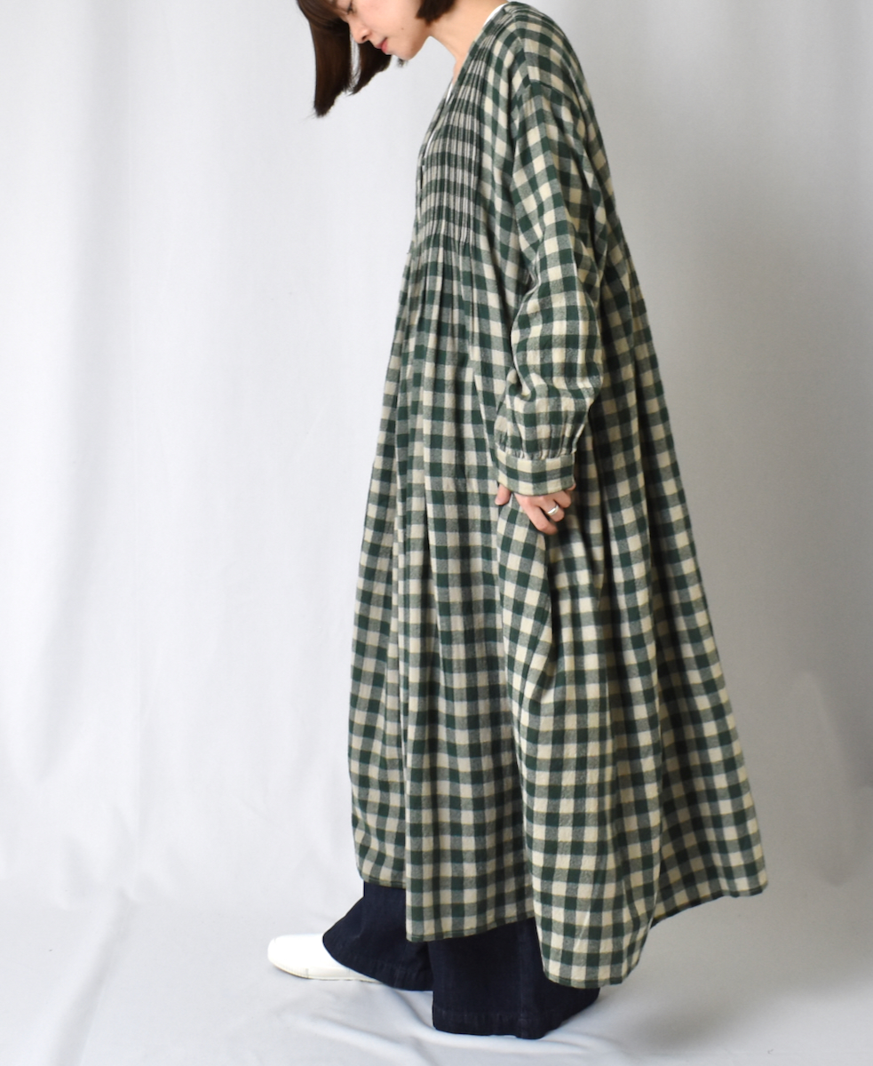 NMDS23594 (ワンピース) BOILED WOOL BIG GINGHAM CHECK V-NECK DRESS WITH MINI PINTUCK