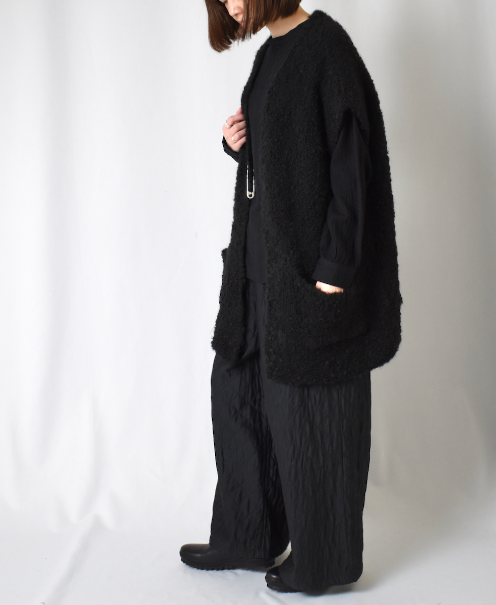 CNMDS2251A (ベスト) BOUCLE V-NECK VEST WITH PIN