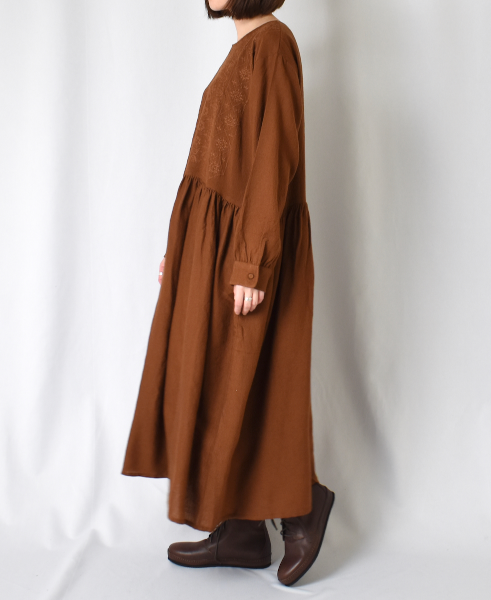 NMDS22571 (ワンピース) BOILED WOOL PLAIN BACK OPENING EMB DRESS