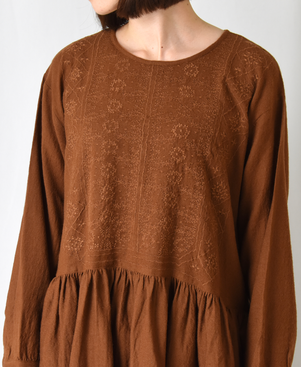 NMDS22571 (ワンピース) BOILED WOOL PLAIN BACK OPENING EMB DRESS