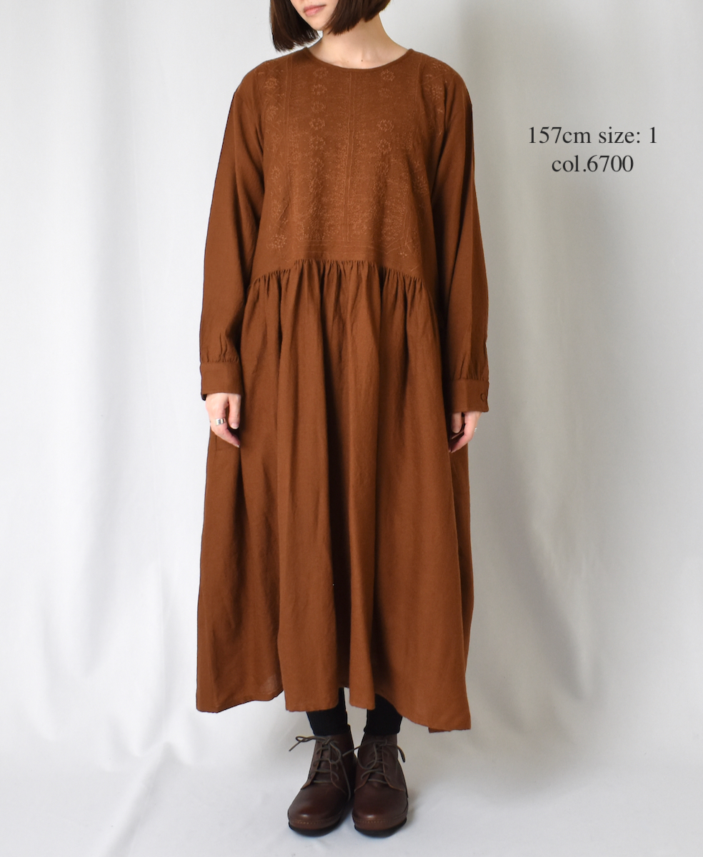 NMDS22571 (ワンピース) BOILED WOOL PLAIN BACK OPENING EMB DRESS