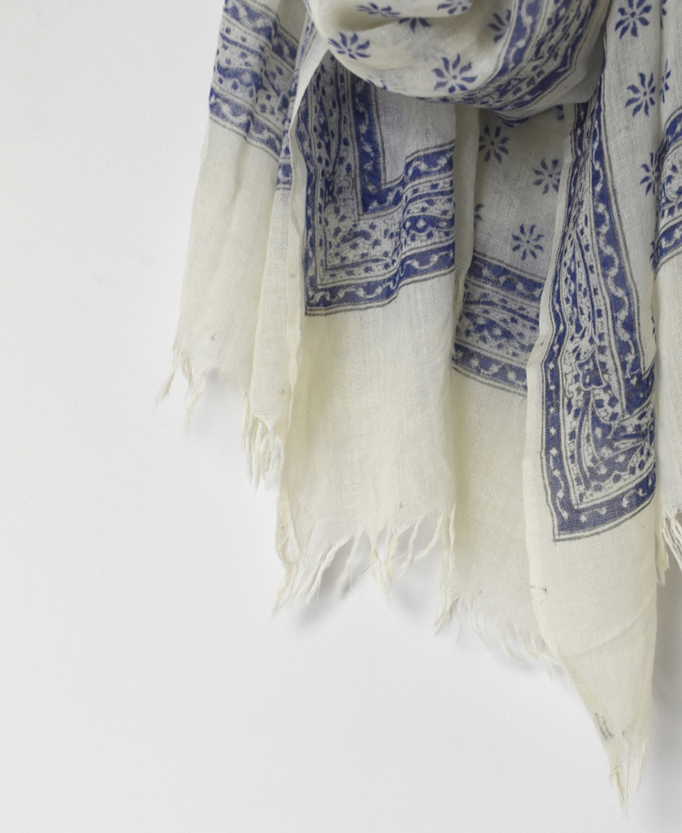 NSL23501 (ストール) WOOL GAUZE SMALL FLOWER PRINT STOLE