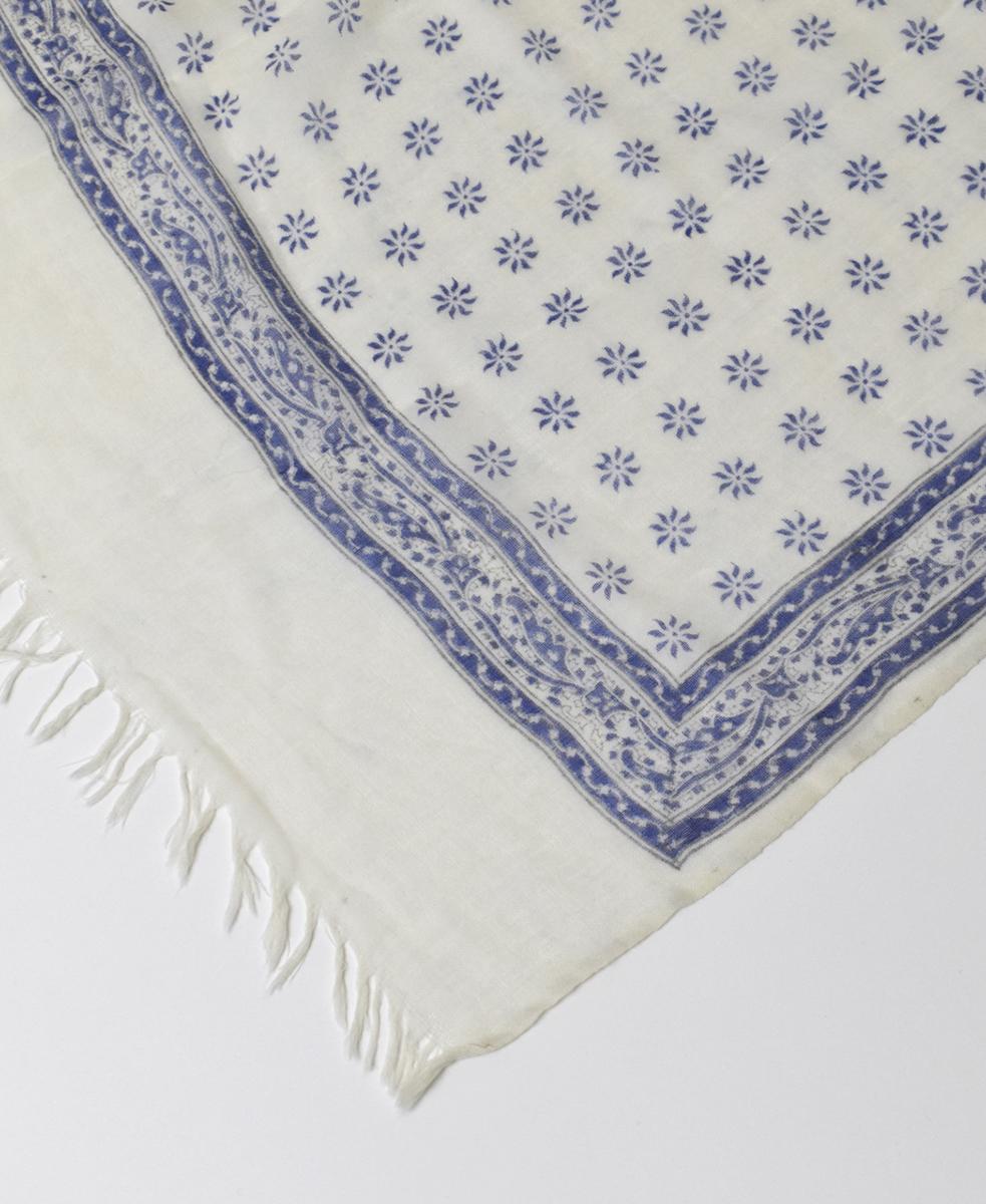 NSL23501 (ストール) WOOL GAUZE SMALL FLOWER PRINT STOLE