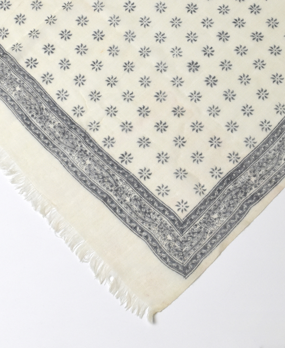 NSL23501 (ストール) WOOL GAUZE SMALL FLOWER PRINT STOLE
