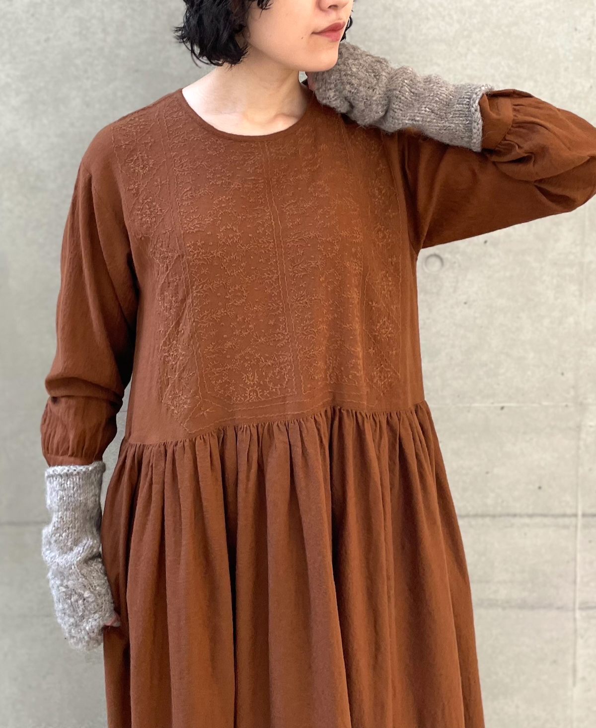 NMDS22571 (ワンピース) BOILED WOOL PLAIN BACK OPENING EMB DRESS