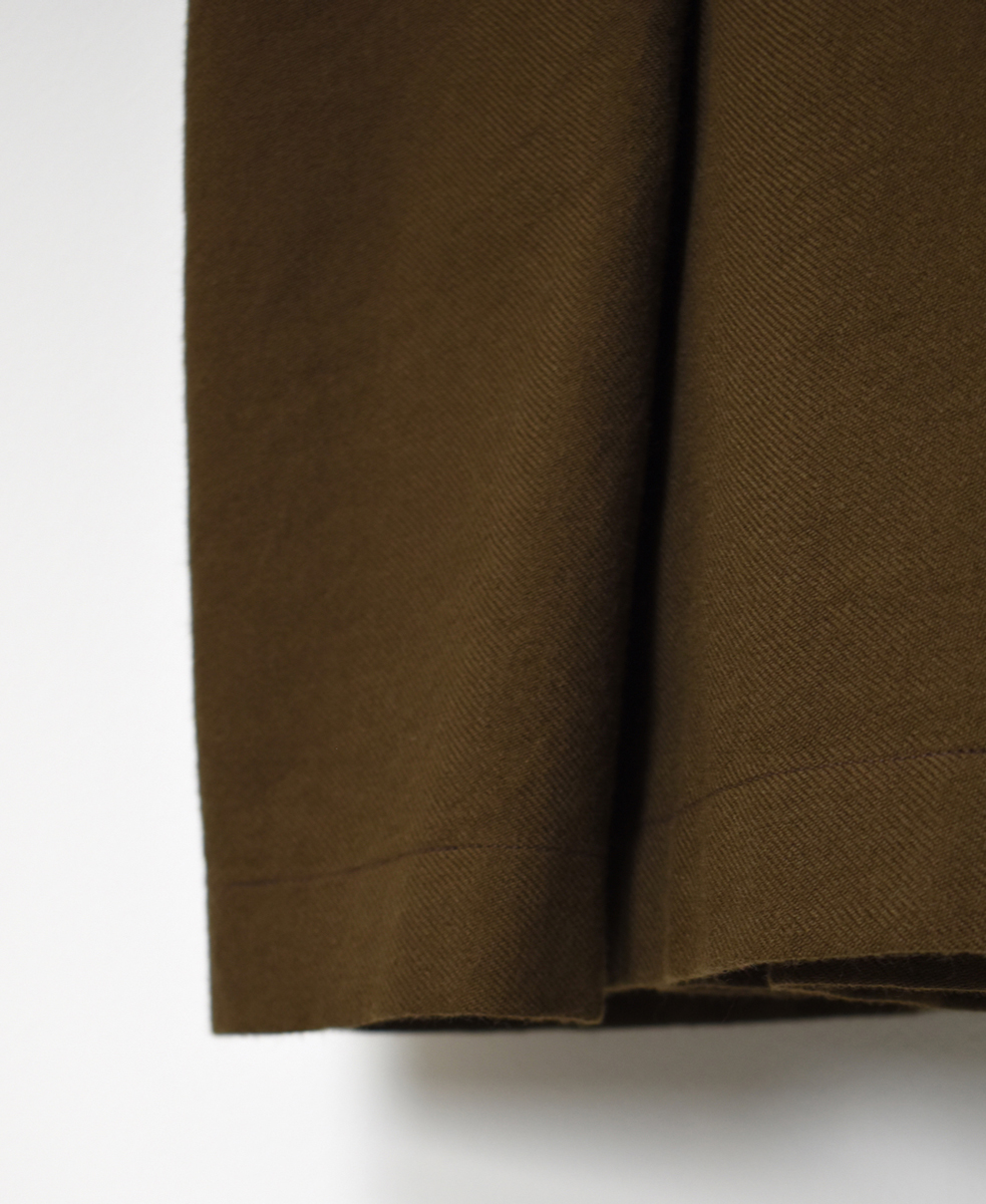 INSL23734 (ワンピース) COTTON WOOL TWILL WEAVE PLAIN BOAT-NECK PLEATS L/SL DRESS