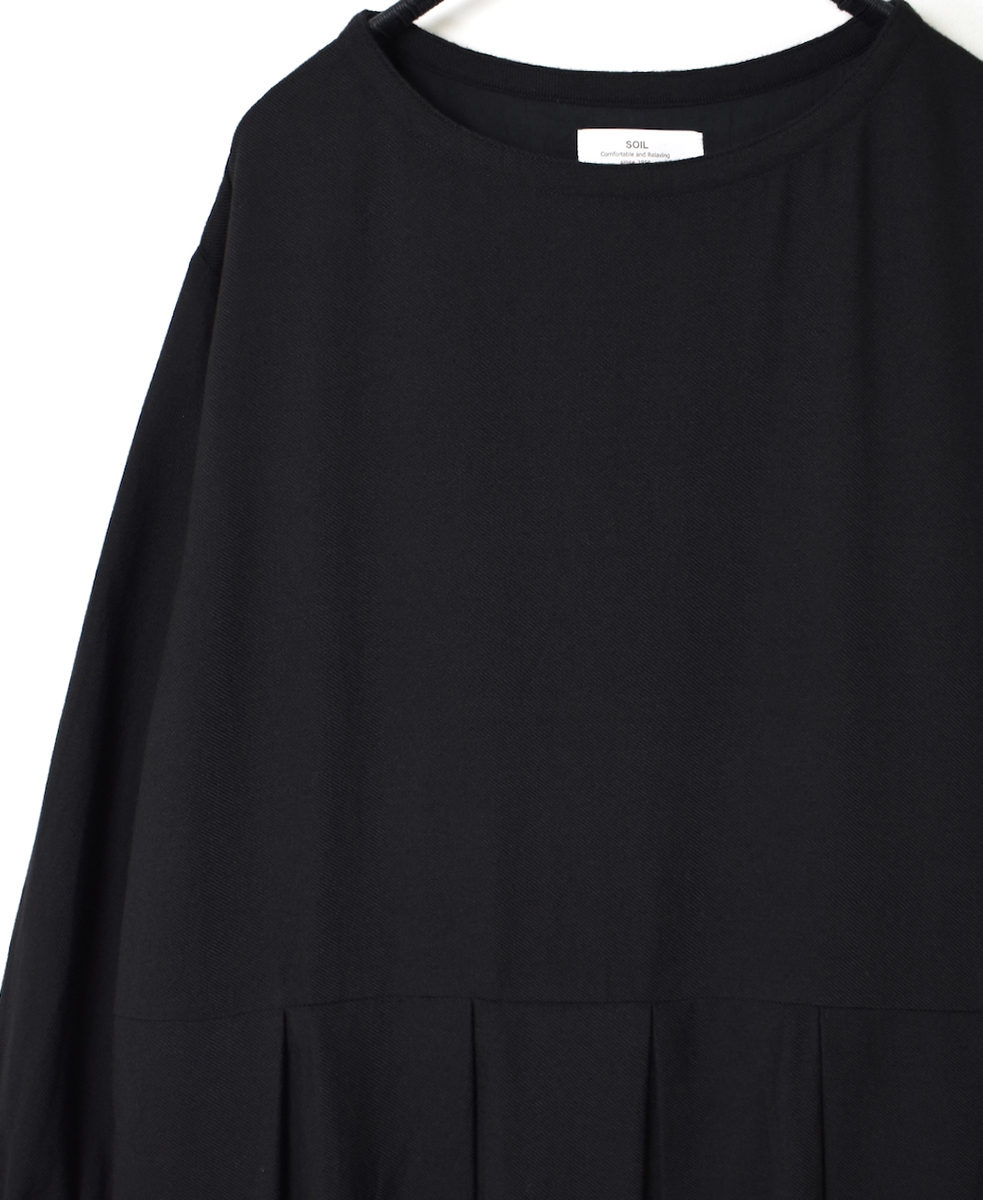 INSL23734 (ワンピース) COTTON WOOL TWILL WEAVE PLAIN BOAT-NECK PLEATS L/SL DRESS