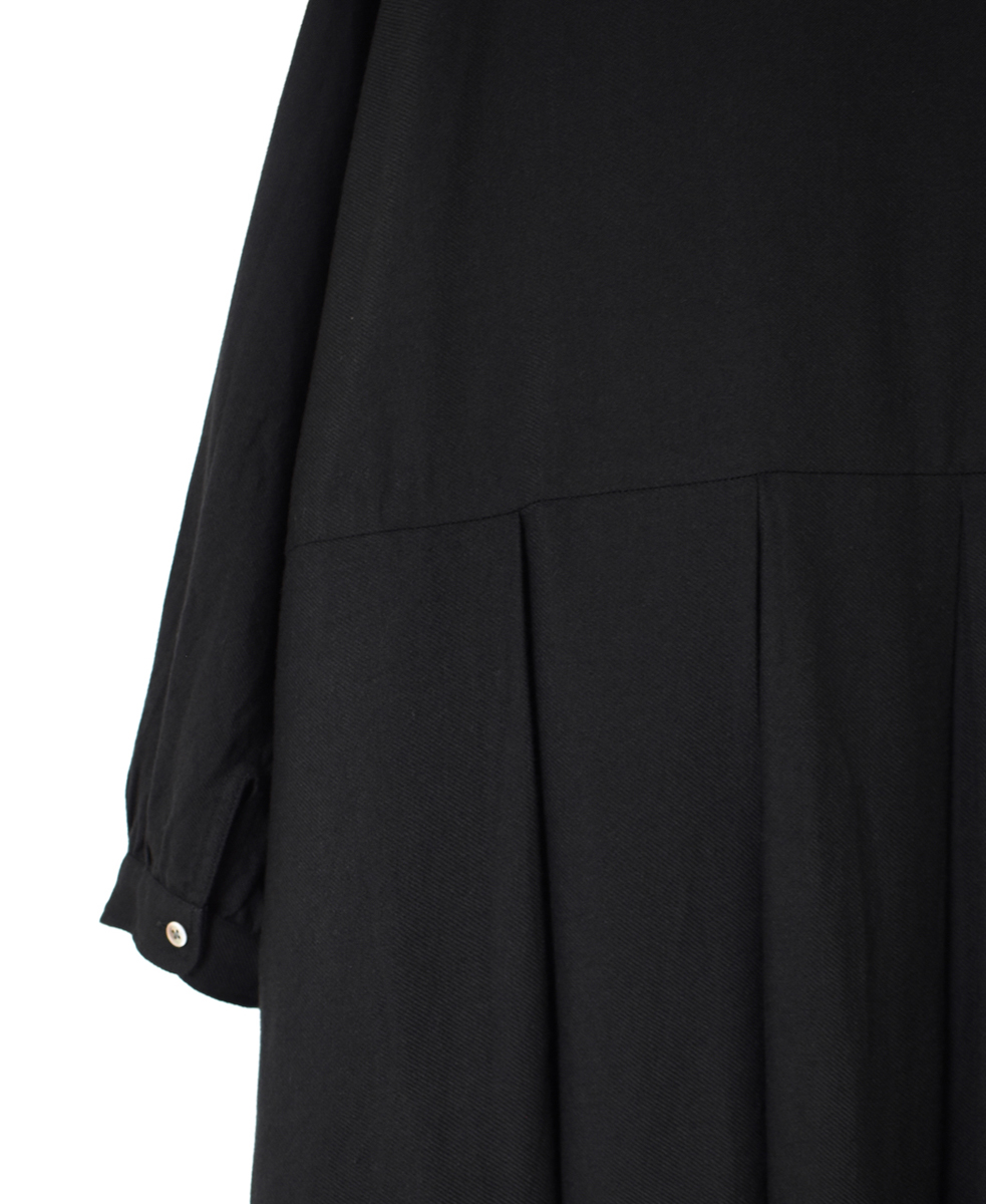 INSL23734 (ワンピース) COTTON WOOL TWILL WEAVE PLAIN BOAT-NECK PLEATS L/SL DRESS