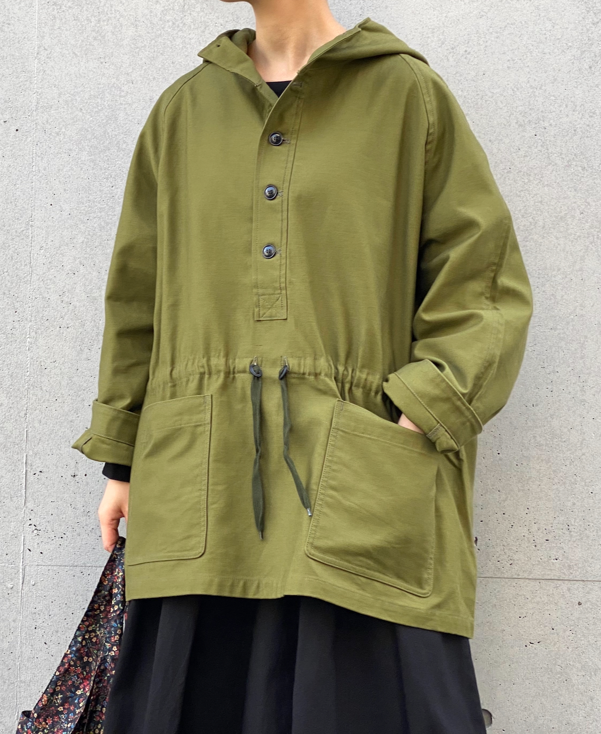 GNAM2352 (ジャケット) BACK SATIN HOODED PULLOVER JACKET