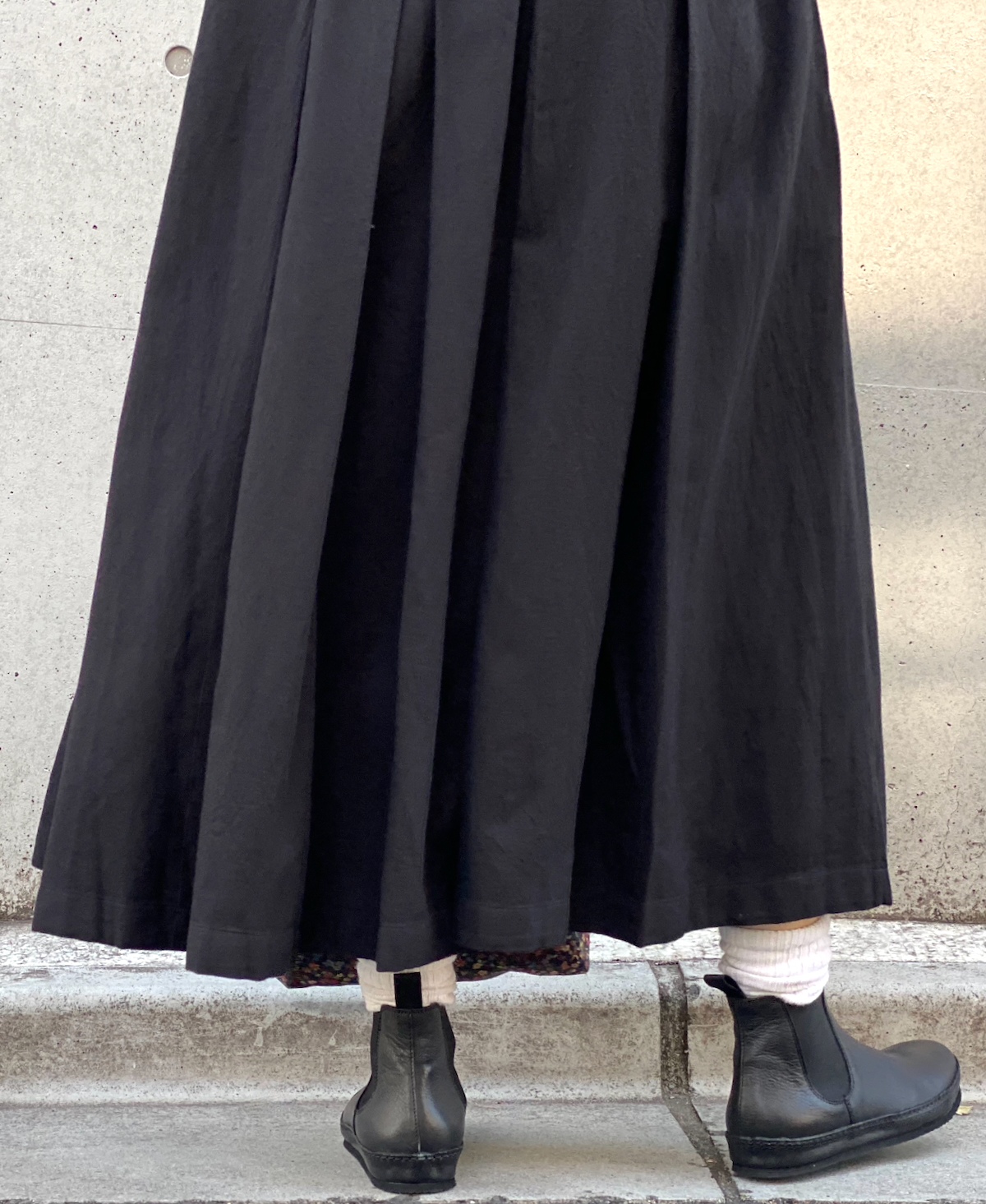 INSL23734 (ワンピース) COTTON WOOL TWILL WEAVE PLAIN BOAT-NECK PLEATS L/SL DRESS