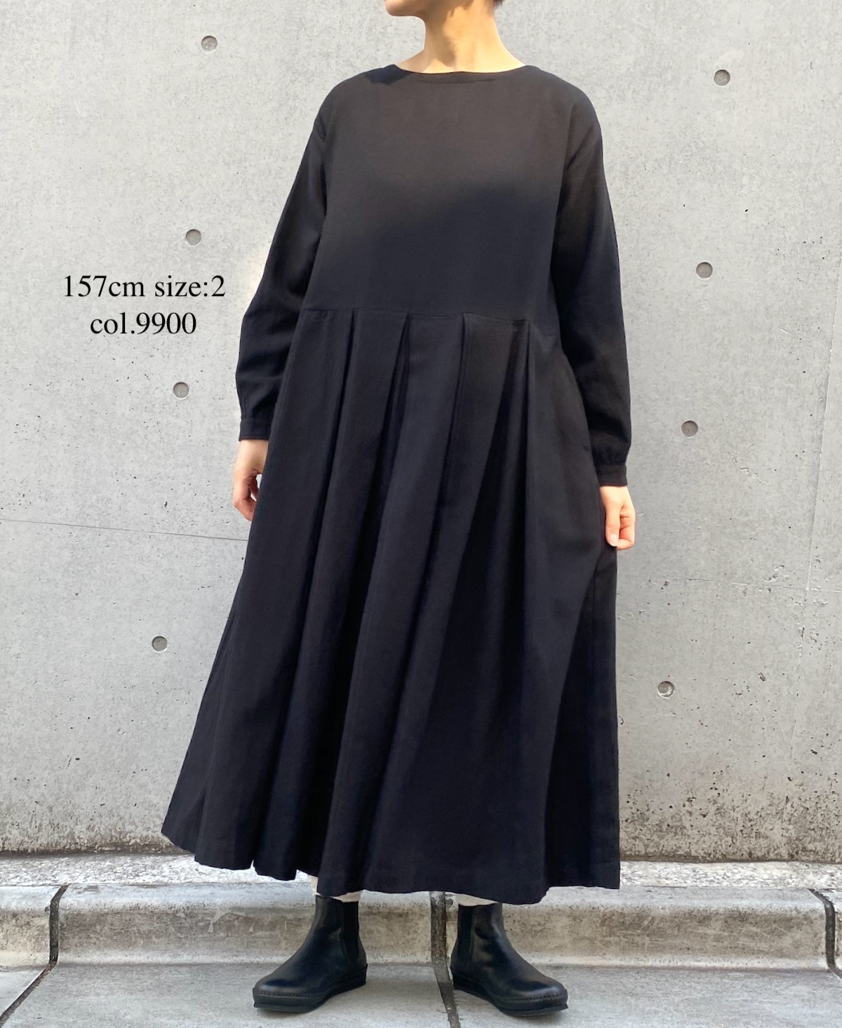 INSL23734 (ワンピース) COTTON WOOL TWILL WEAVE PLAIN BOAT-NECK PLEATS L/SL DRESS
