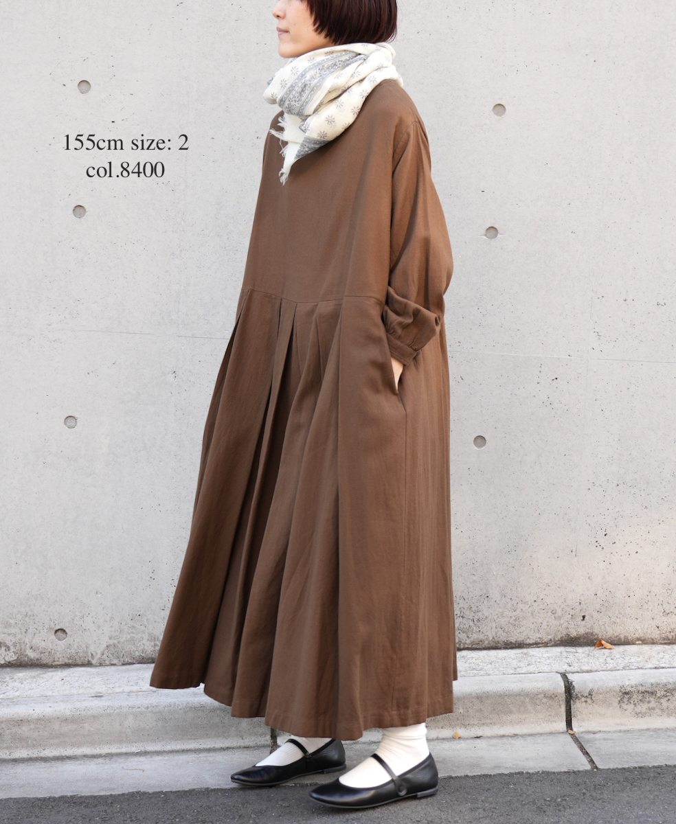 INSL23734 (ワンピース) COTTON WOOL TWILL WEAVE PLAIN BOAT-NECK PLEATS L/SL DRESS