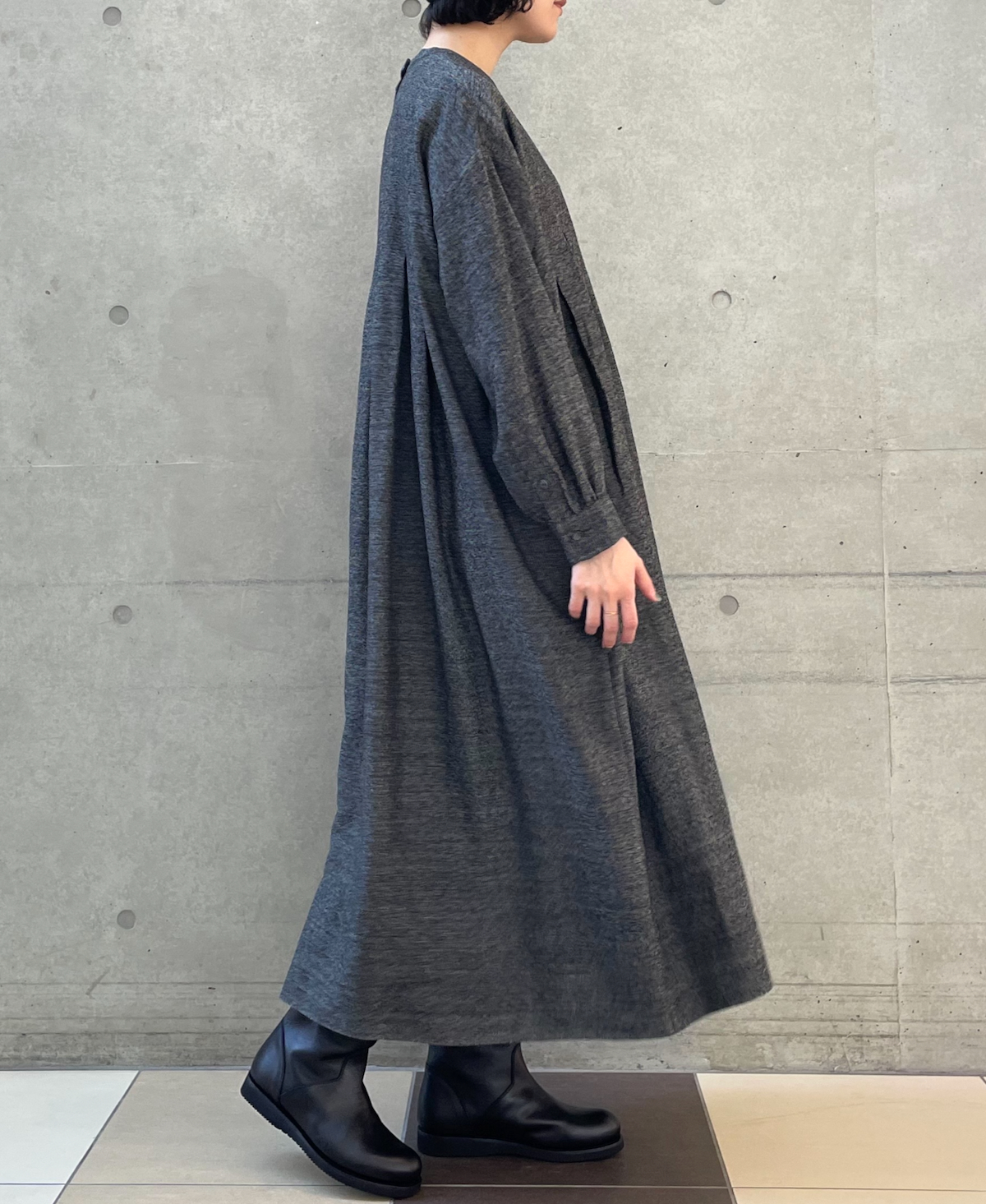 INMDS23753 (ワンピース) TWIST YARN WOOL INVERTED PLEAT STAND COLLAR DRESS