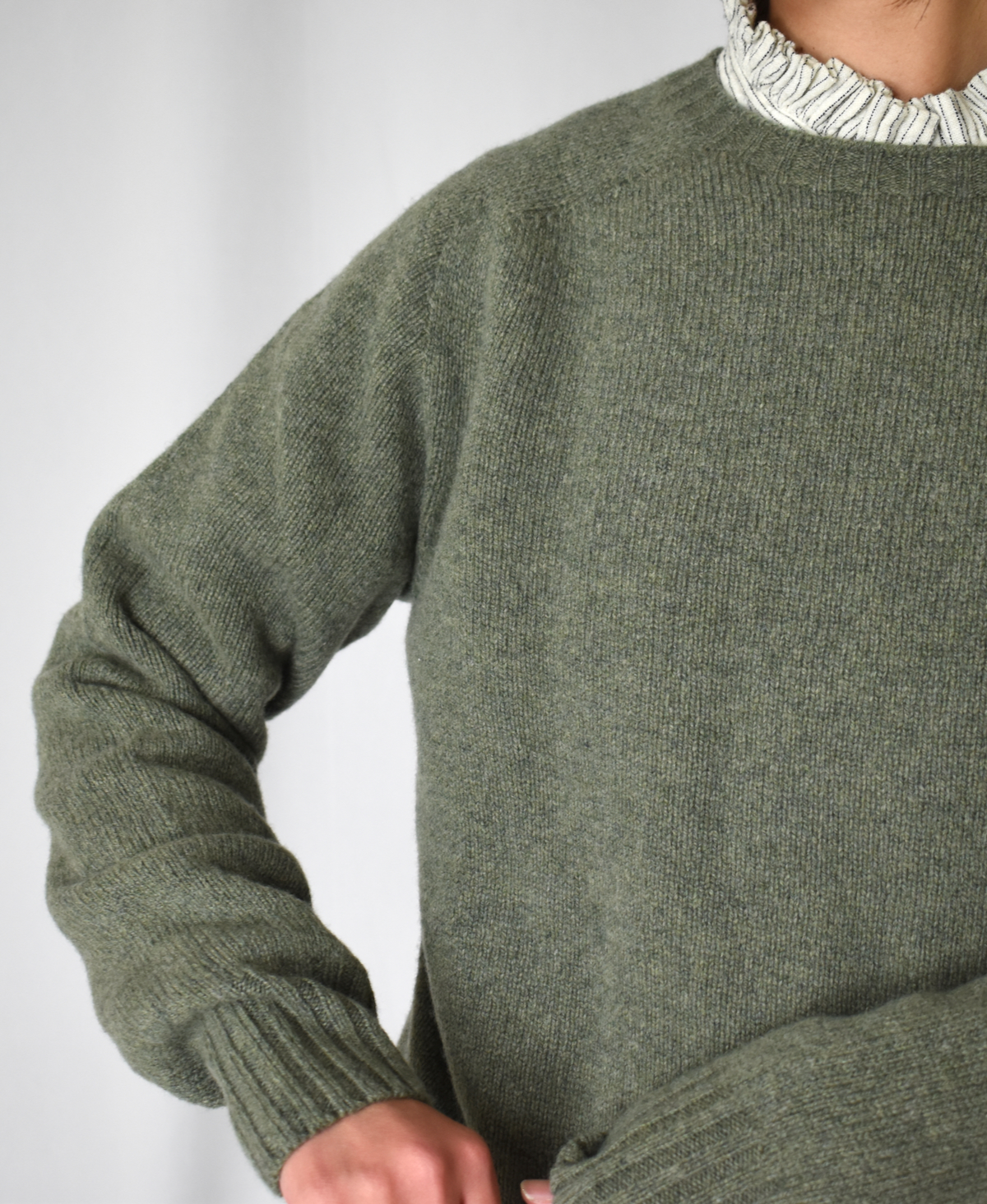JNAMP1451 (ニット) GEELONG LAMBSWOOL CREW NECK SADDLE SHOULDER P/O