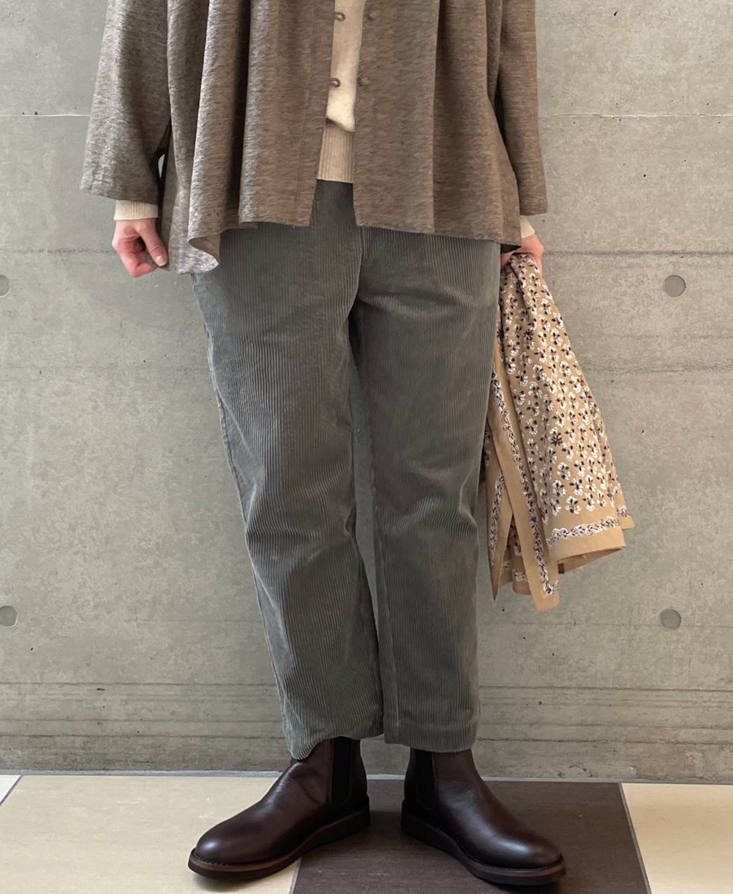 GNMDS2101CR (パンツ) TROUSERS/8WALE CORDUROY EASY TAPERED PANTS