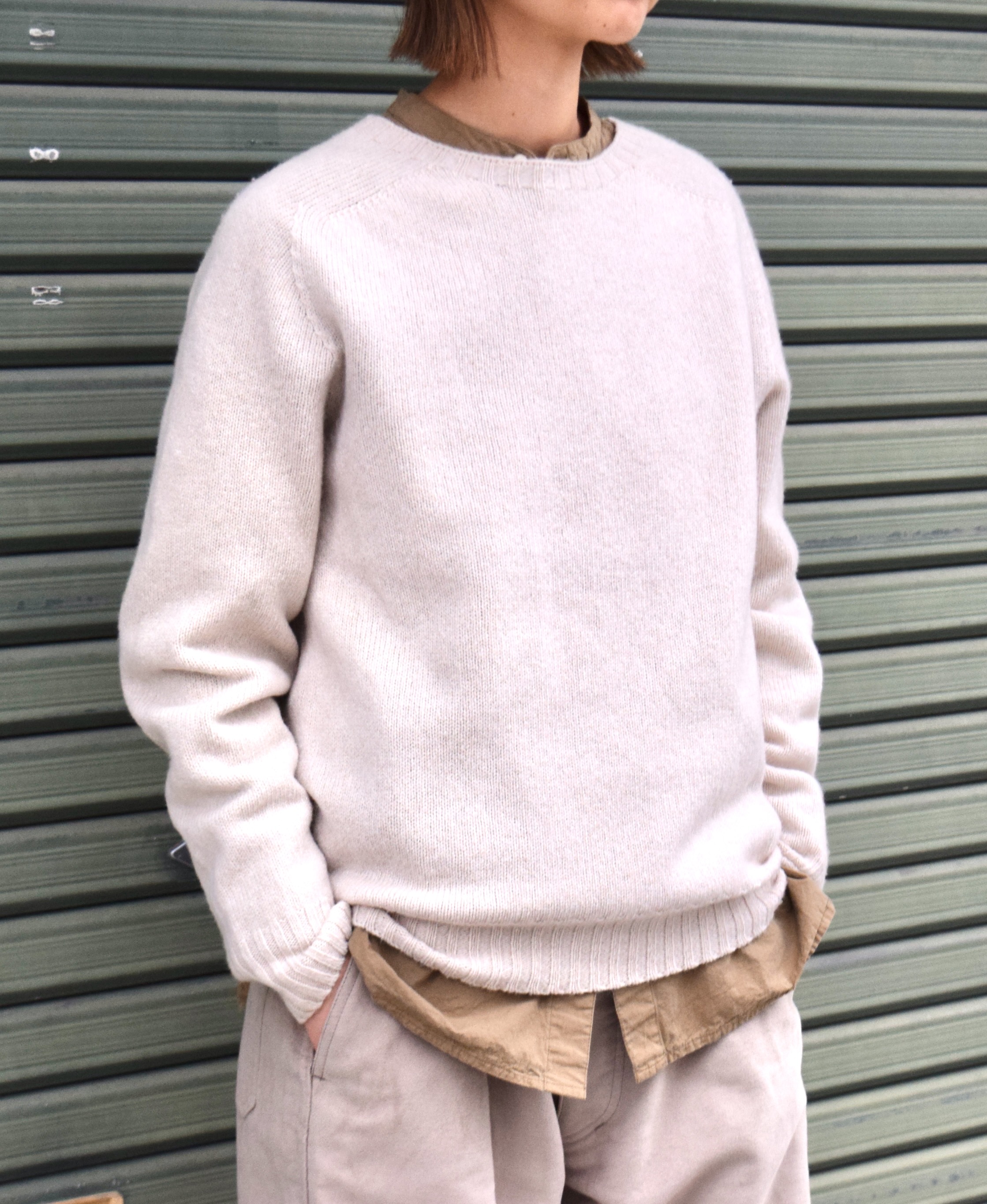 JNAMP1451 (ニット) GEELONG LAMBSWOOL CREW NECK SADDLE SHOULDER P/O