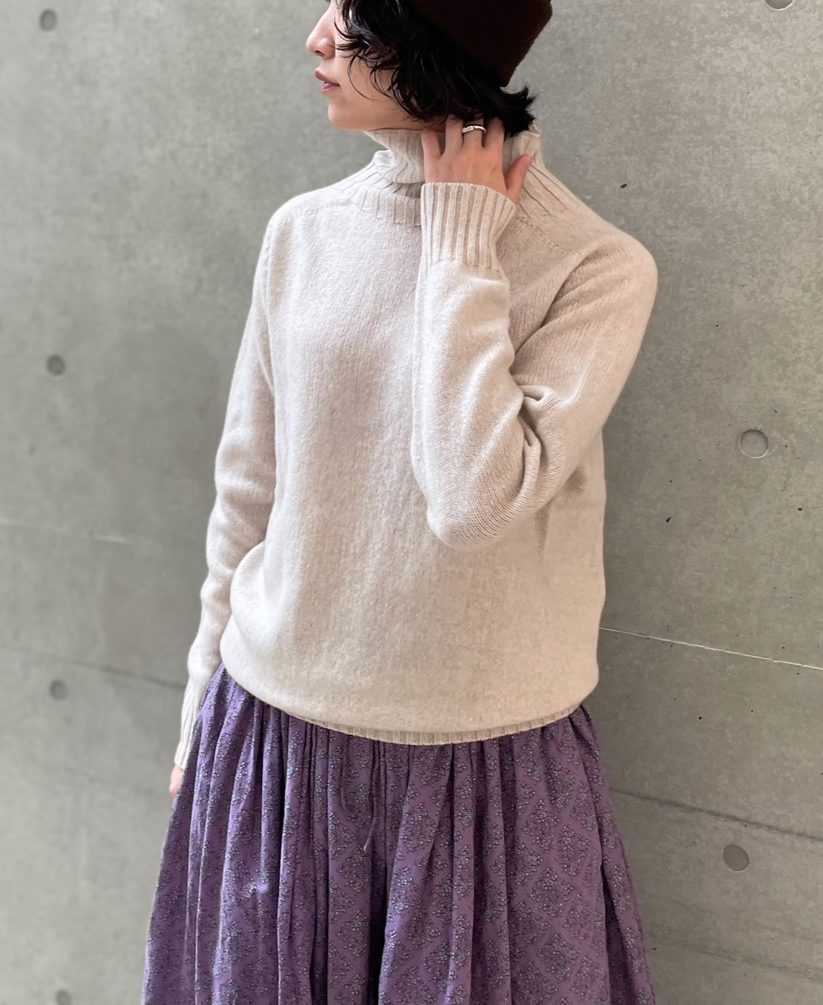 JNAMP1651 (ニット) GEELONG LAMBSWOOL POLO NECK SADDLE SHOULDER P/O