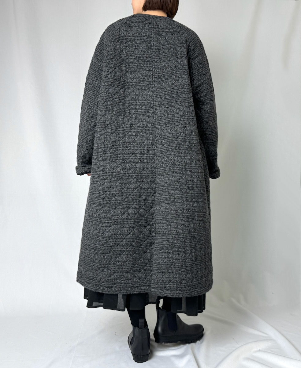 NMDS23631 (コート) QUILTED WOOL JACQUARD C-NECK RAGLAN COAT