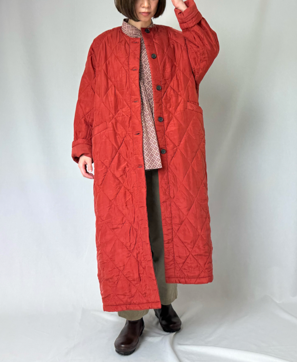 NMDS23541 (コート) PADDED SILK PLAIN C-NECK FRONT BUTTON COAT