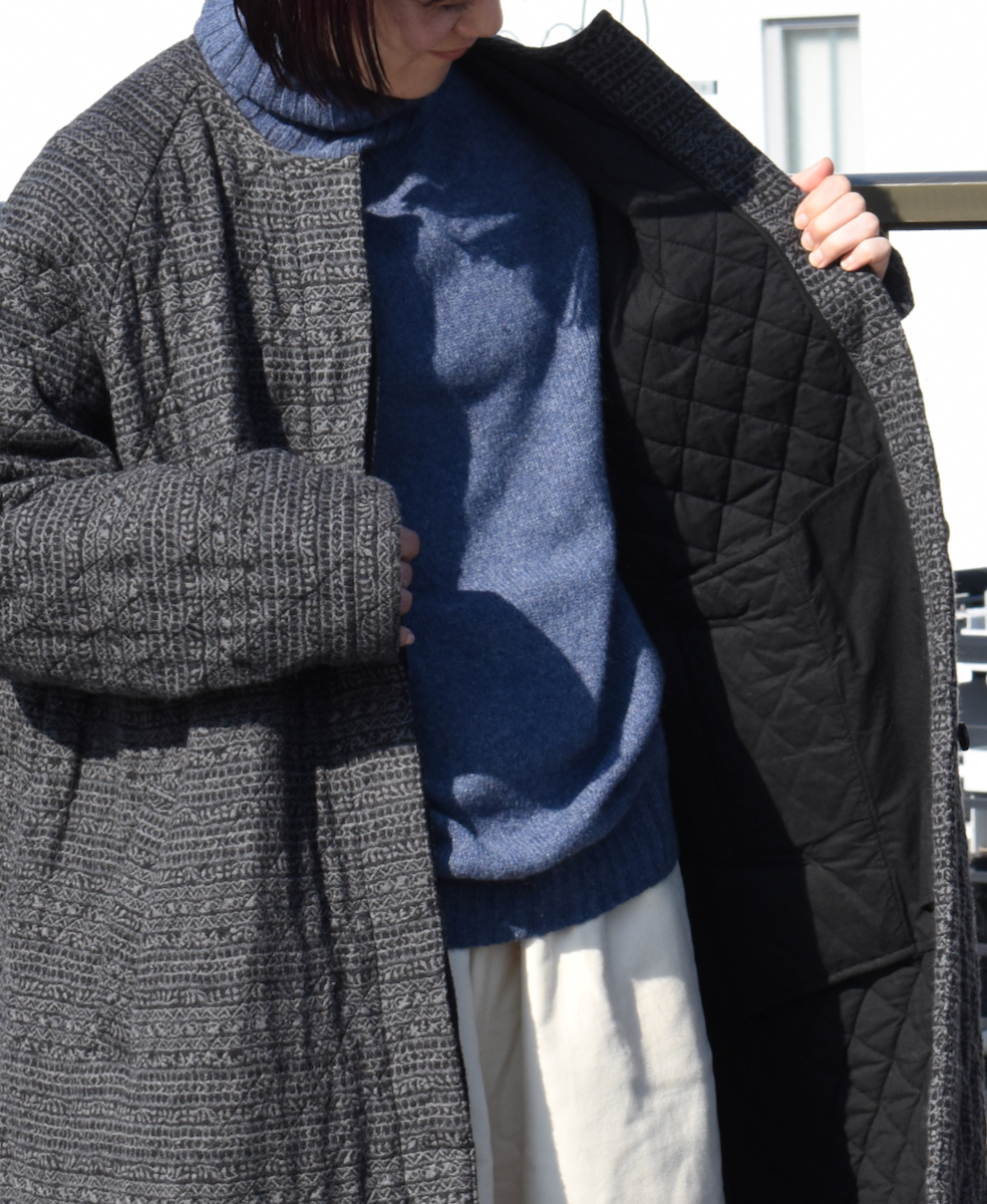 NMDS23631 (コート) QUILTED WOOL JACQUARD C-NECK RAGLAN COAT