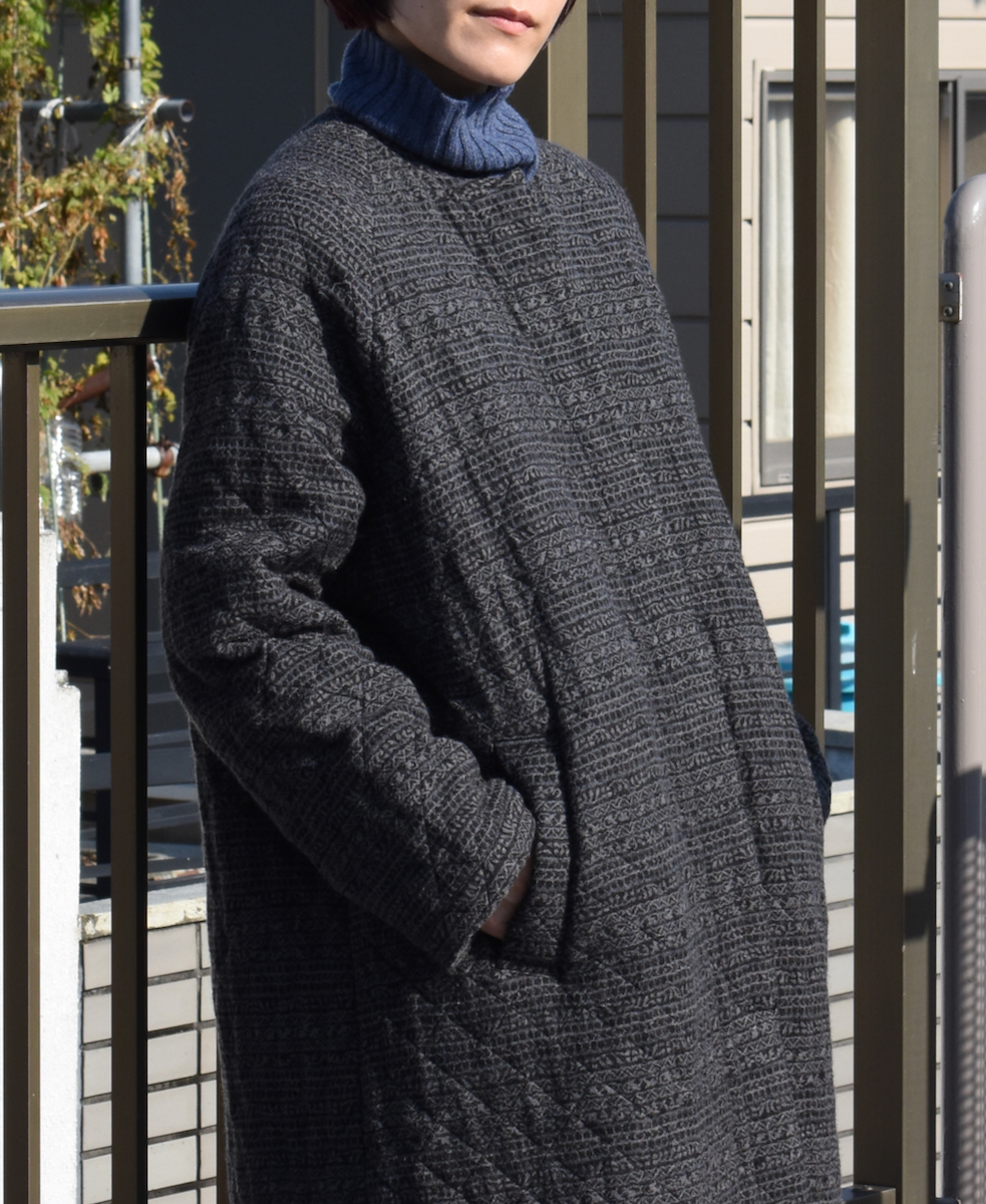 NMDS23631 (コート) QUILTED WOOL JACQUARD C-NECK RAGLAN COAT