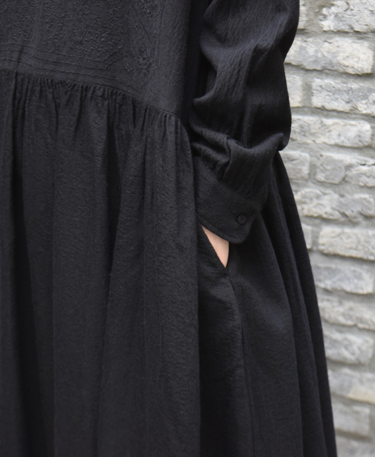 NMDS22571 (ワンピース) BOILED WOOL PLAIN BACK OPENING EMB DRESS