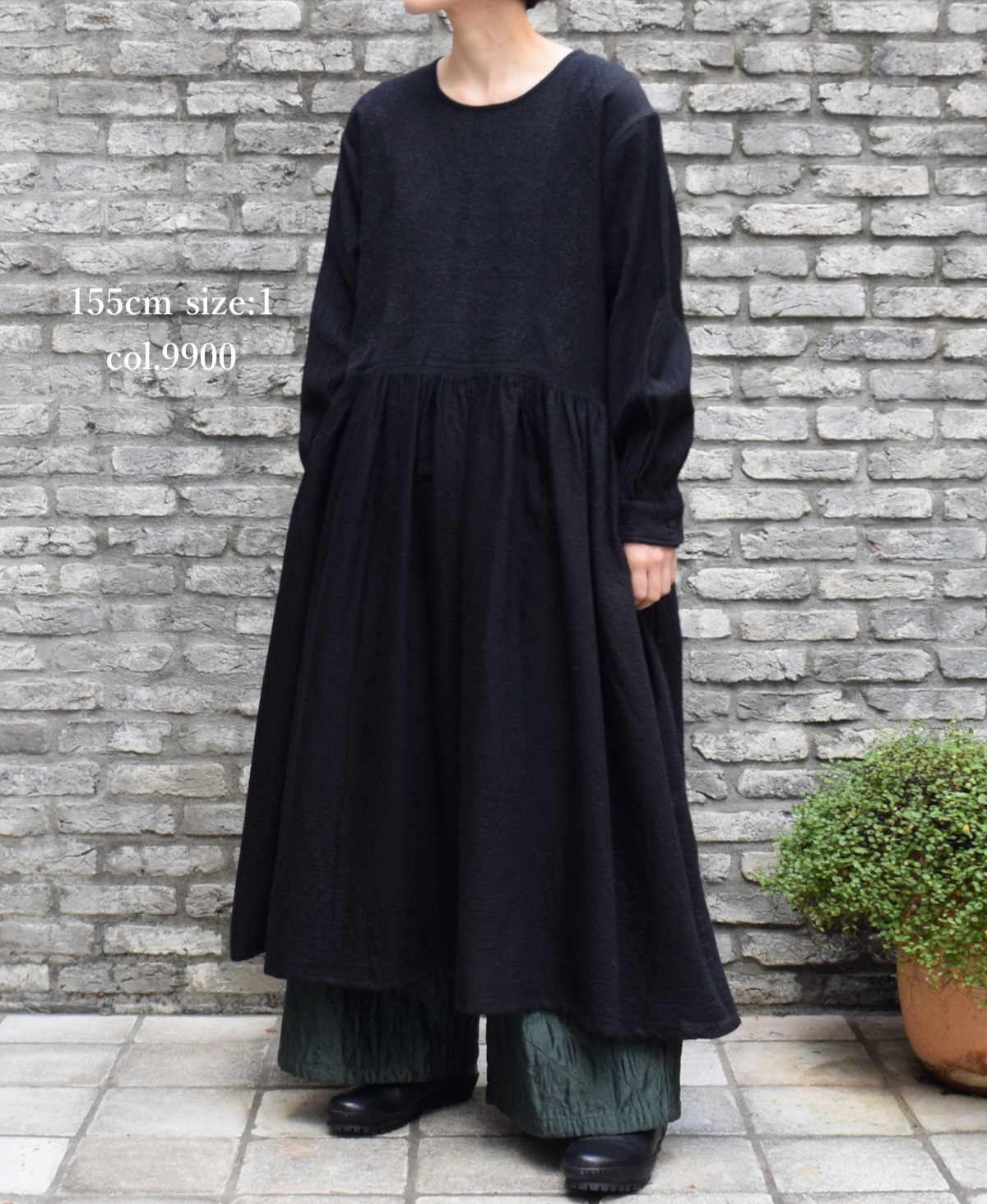 NMDS22571 (ワンピース) BOILED WOOL PLAIN BACK OPENING EMB DRESS