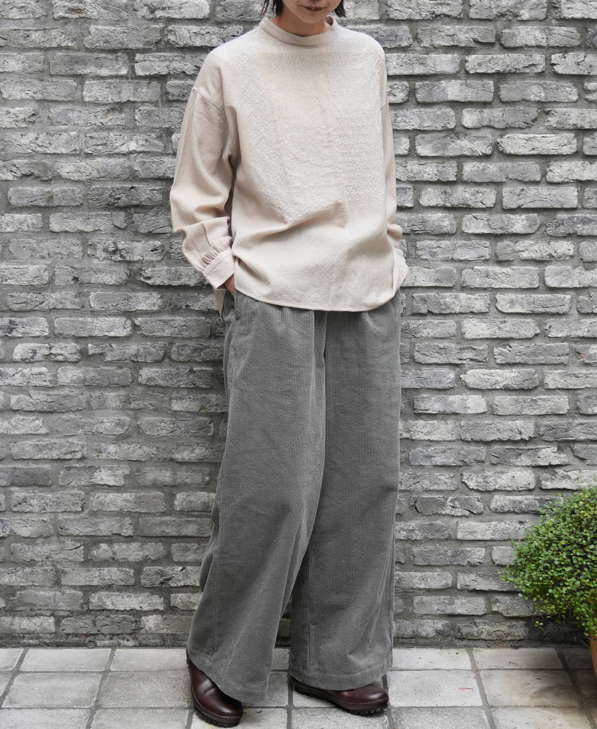 GNMDS2052CR (パンツ) TROUSERS/8WALE CORDUROY EASY WIDE PANTS