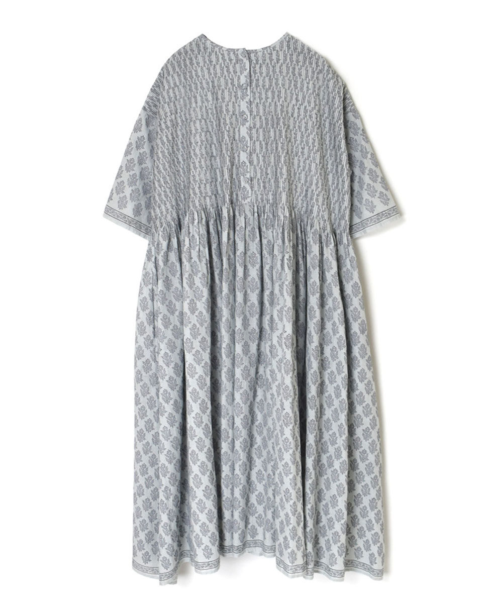 NMDS24172 (ワンピース) 80'S COTTON VOILE MEDIUM FLOWER BLOCK PRINT CREW-NECK P/O HALF/SL SHIRT DRESS WITH MINI PINTUCK