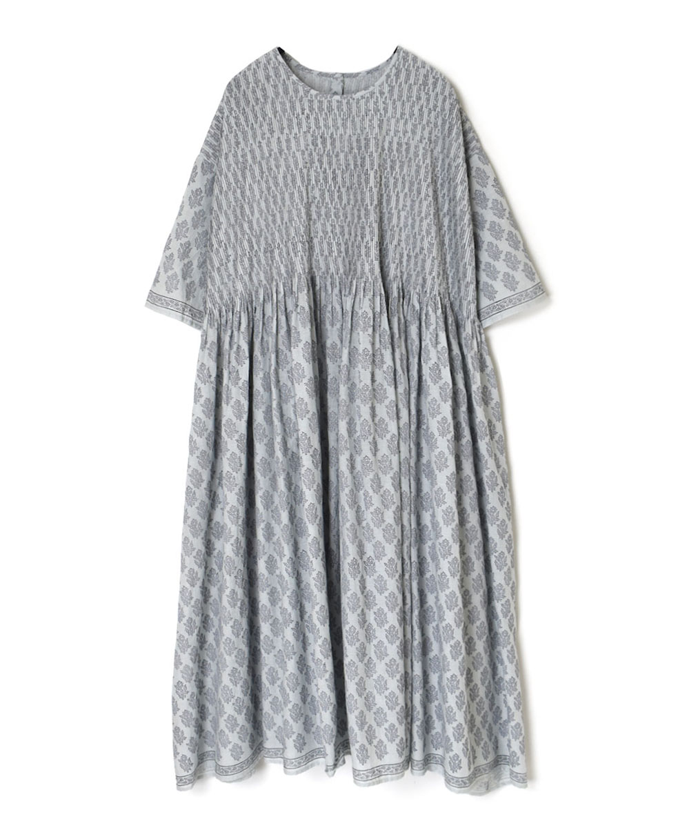 NMDS24172 (ワンピース) 80’S COTTON VOILE MEDIUM FLOWER BLOCK PRINT CREW-NECK P/O HALF/SL SHIRT DRESS WITH MINI PINTUCK