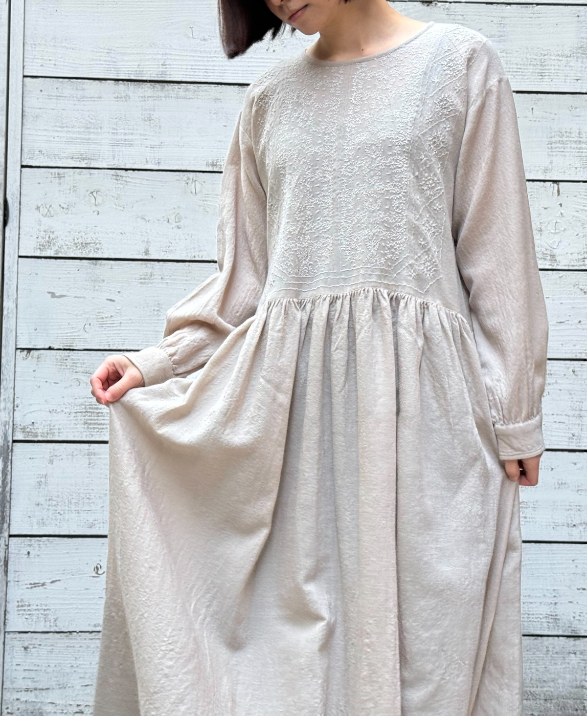 NMDS22571 (ワンピース) BOILED WOOL PLAIN BACK OPENING EMB DRESS