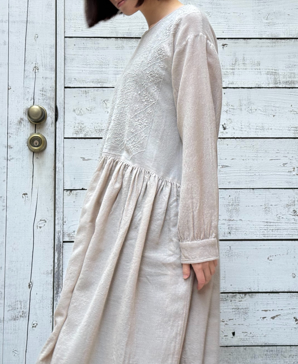 NMDS22571 (ワンピース) BOILED WOOL PLAIN BACK OPENING EMB DRESS