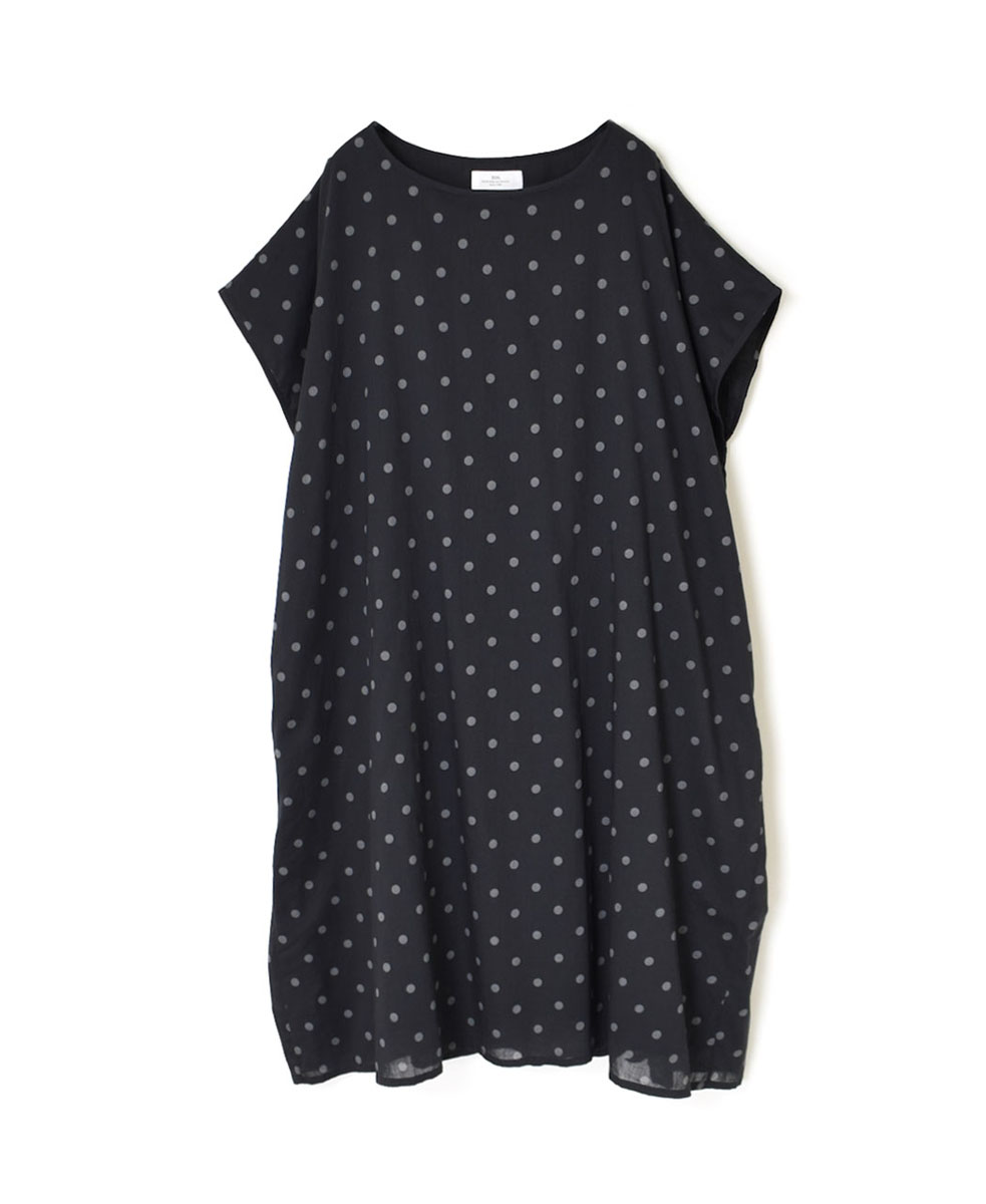 NSL24013 (ワンピース) COTTON VOILE DOT PRINT CREW-NECK BACK SIDE GATHERED DRESS WITH LINING