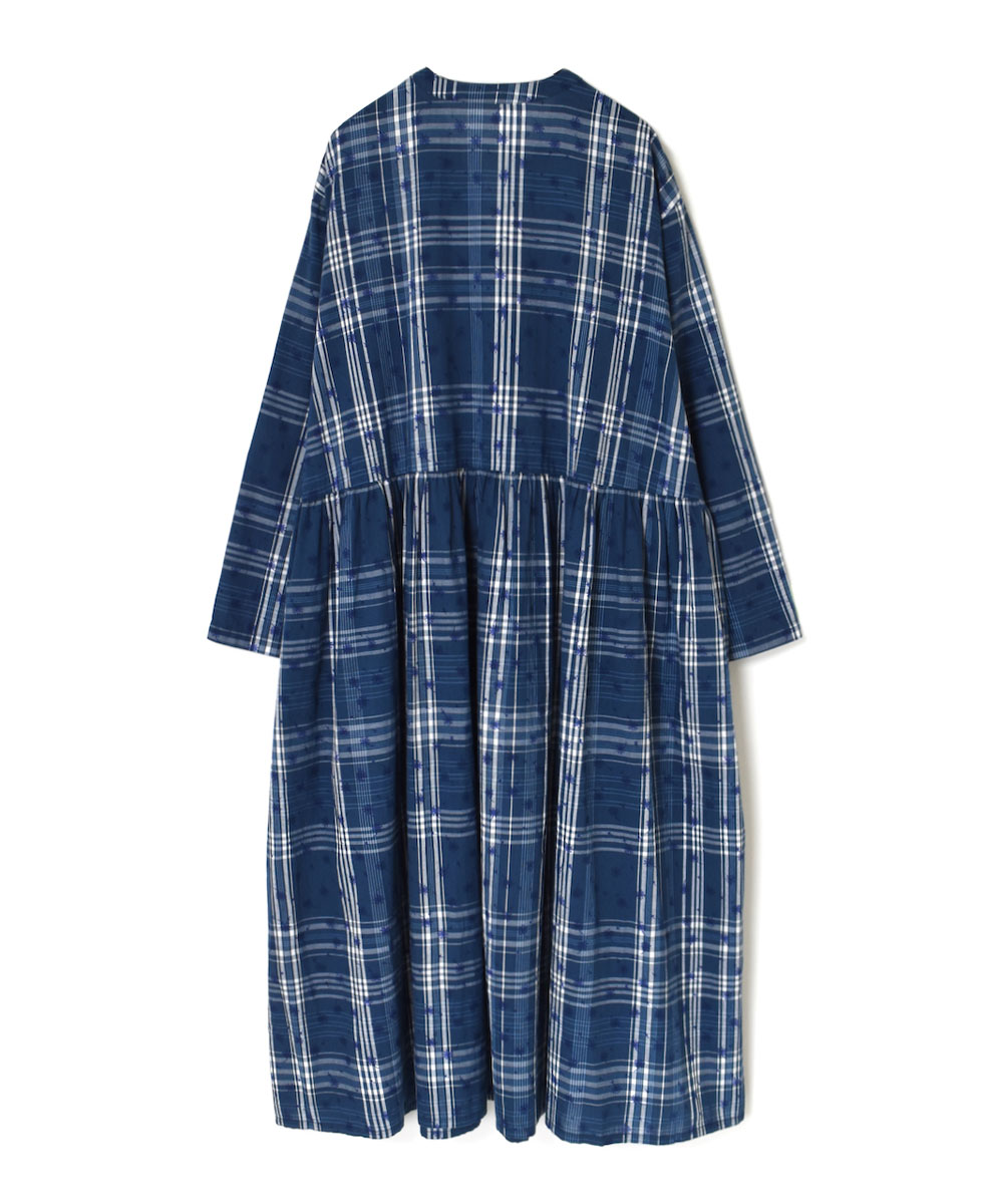 NSL24064 (ワンピース) COTTON YARN DYE CHECK WITH NAVY FLOWER PRINT V-NECK GATHERED DRESS