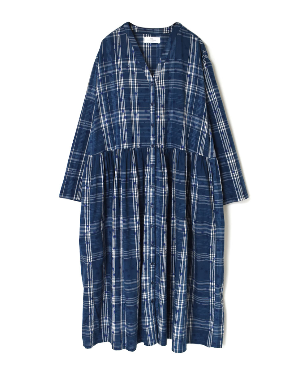 NSL24064 (ワンピース) COTTON YARN DYE CHECK WITH NAVY FLOWER PRINT V-NECK GATHERED DRESS