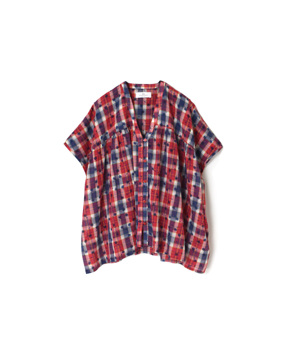 NSL24061 (ブラウス) COTTON YARN DYE CHECK WITH NAVY FLOWER PRINT V-NECK BUTTON & LOOP GATHERED SMOCK