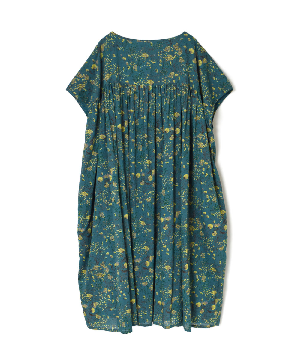 NSL24073 (ワンピース) COTTON FLOWER PRINT CREW-NECK BACK SIDE GATHERED DRESS WITH LINING