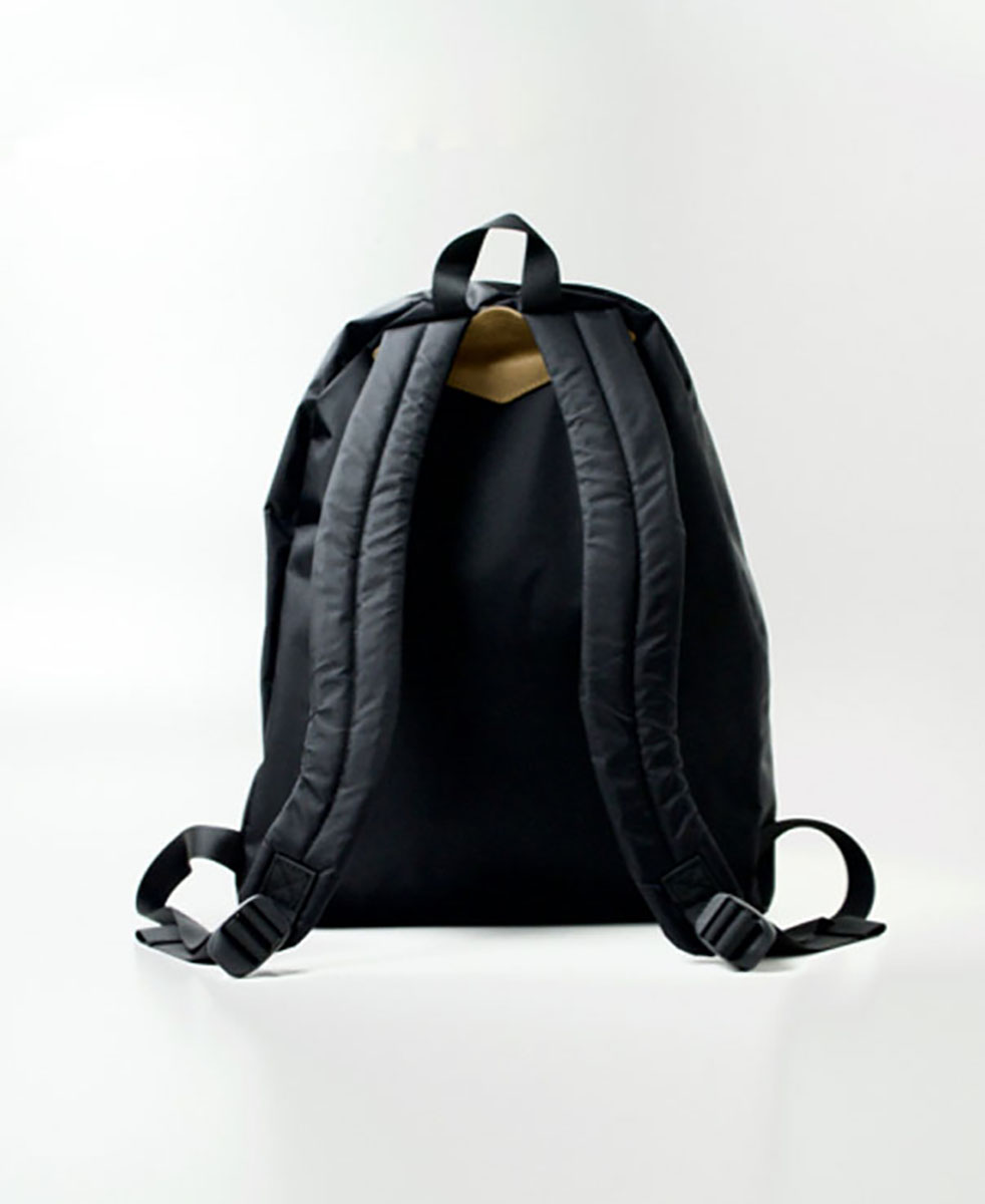 PNAM1611 (バッグ) NYLON DAYPACK