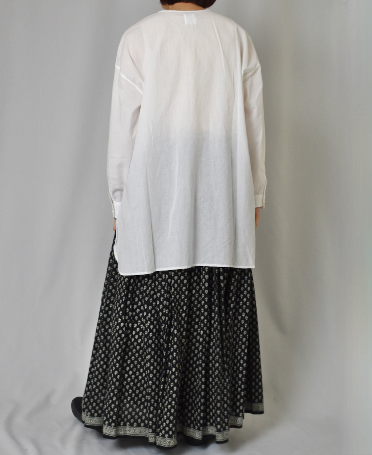 NMDS24133 (シャツ) 60'S ORGANIC CAMBRIC WITH EMB CREW-NECK BOSOM SHIRT