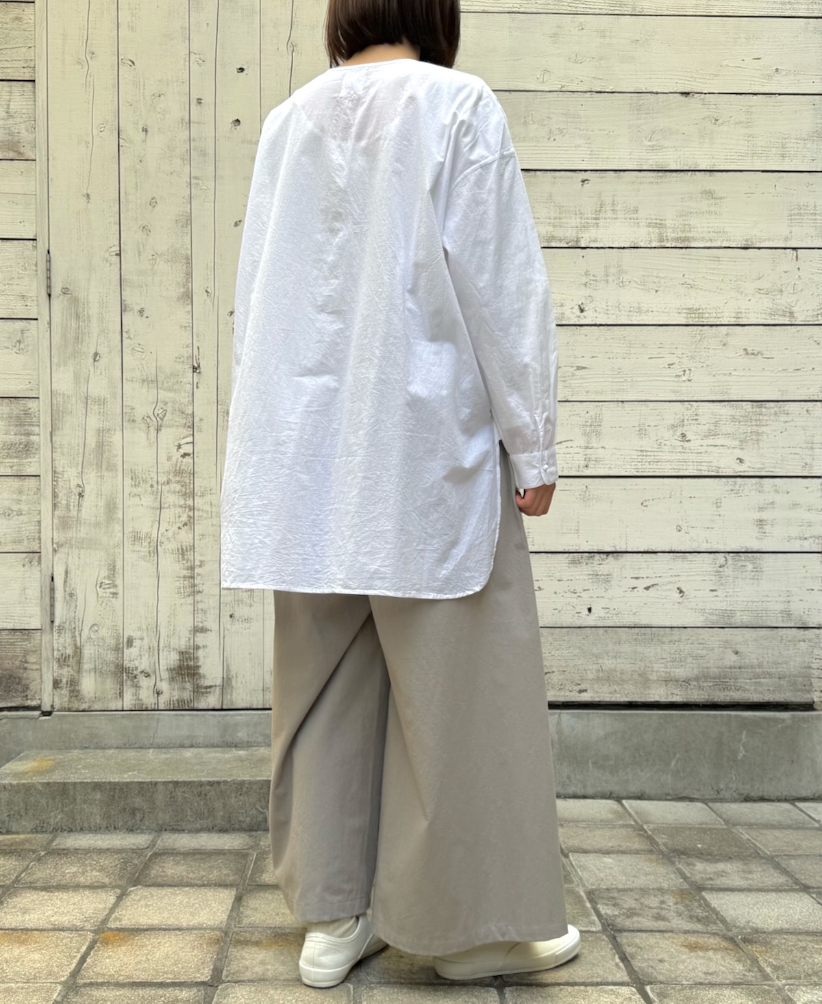 NMDS24133 (シャツ) 60'S ORGANIC CAMBRIC WITH EMB CREW-NECK BOSOM SHIRT