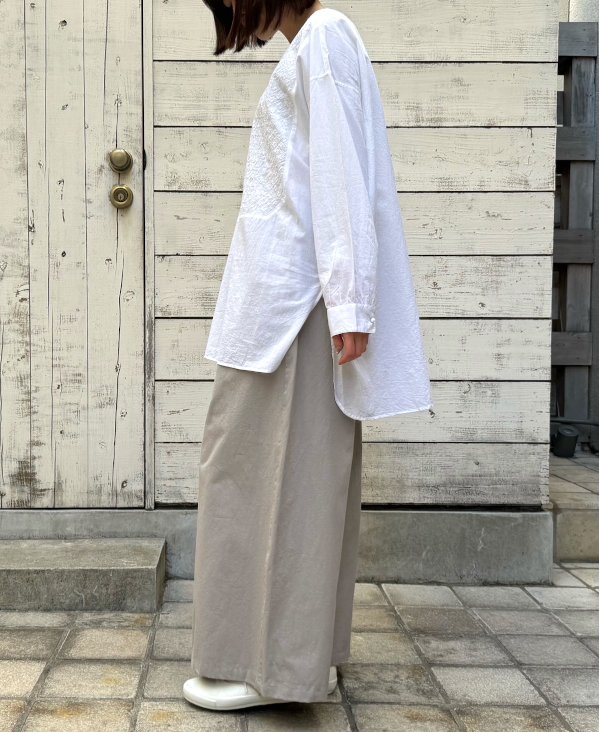 NMDS24133 (シャツ) 60'S ORGANIC CAMBRIC WITH EMB CREW-NECK BOSOM SHIRT