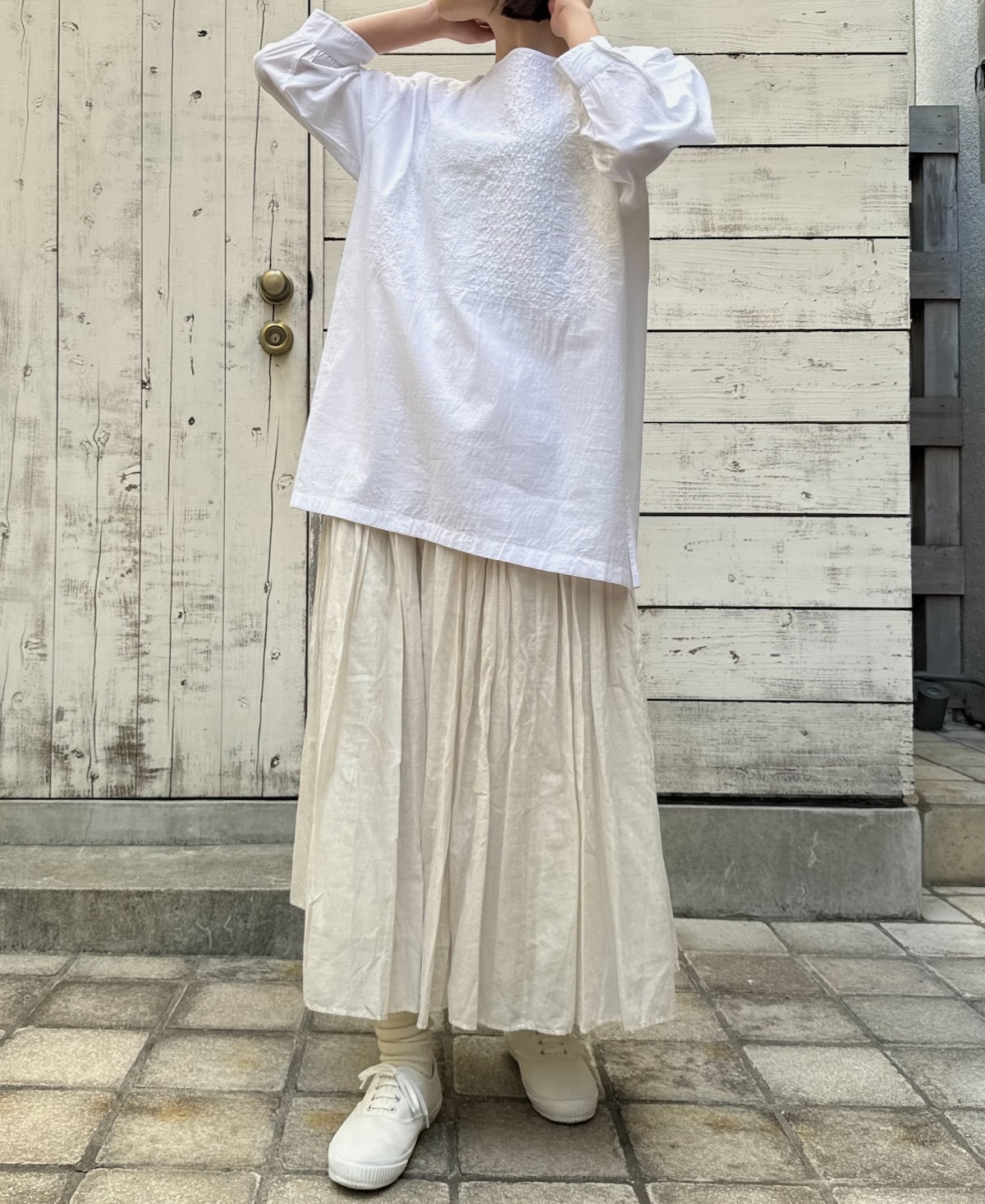 NMDS24132 (シャツ) 60'S ORGANIC CAMBRIC WITH EMB CREW-NECK SHIRT