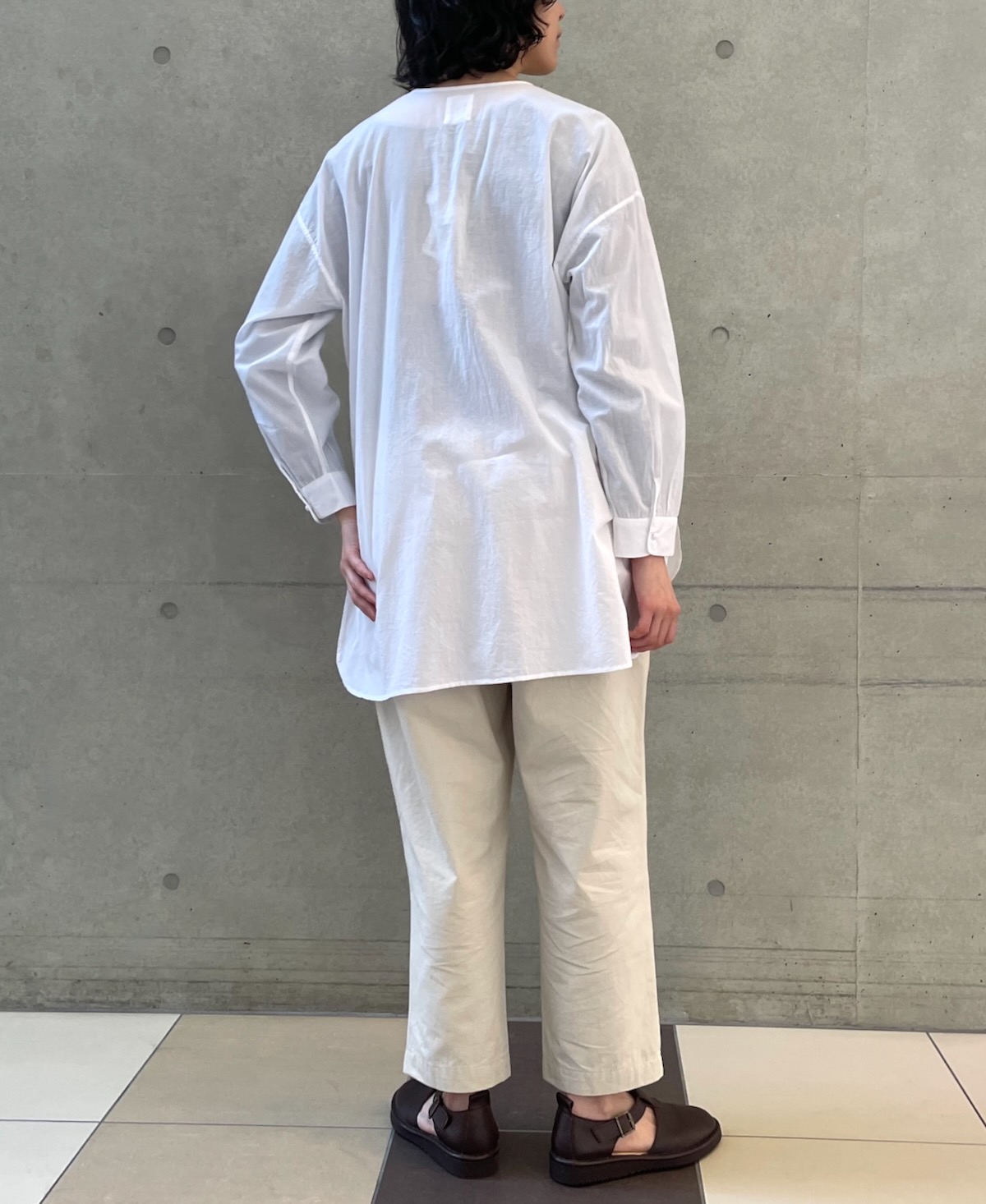 NMDS24133 (シャツ) 60'S ORGANIC CAMBRIC WITH EMB CREW-NECK BOSOM SHIRT